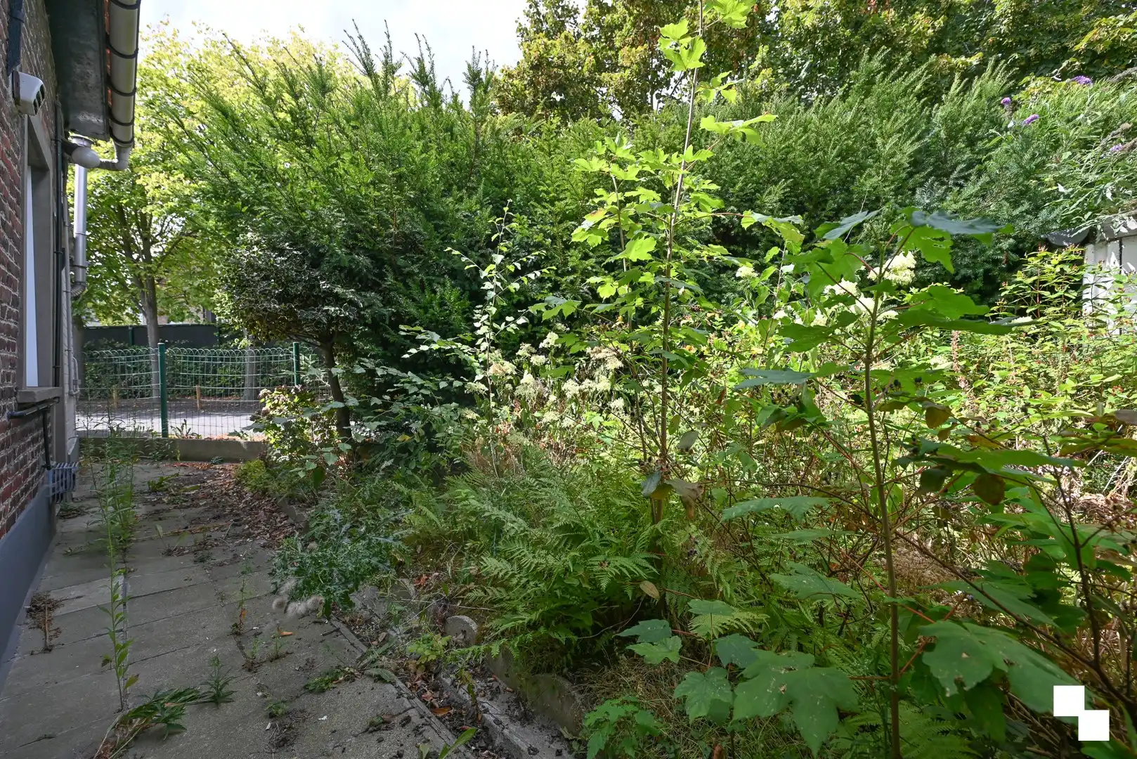 Compleet te renoveren woning / af te breken woning op rand van villawijk te Bosmolens foto 19
