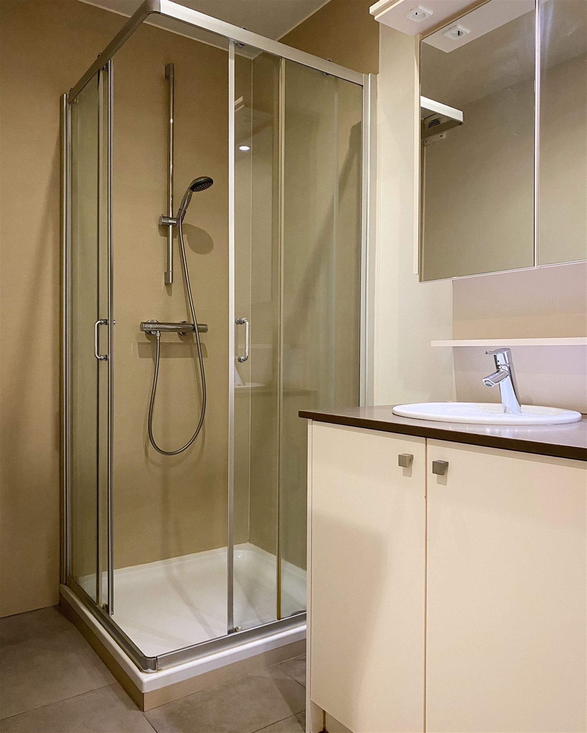 APPARTEMENT (duplex) met 2 slaapkamers, terras & bureau (babykamer) foto 7