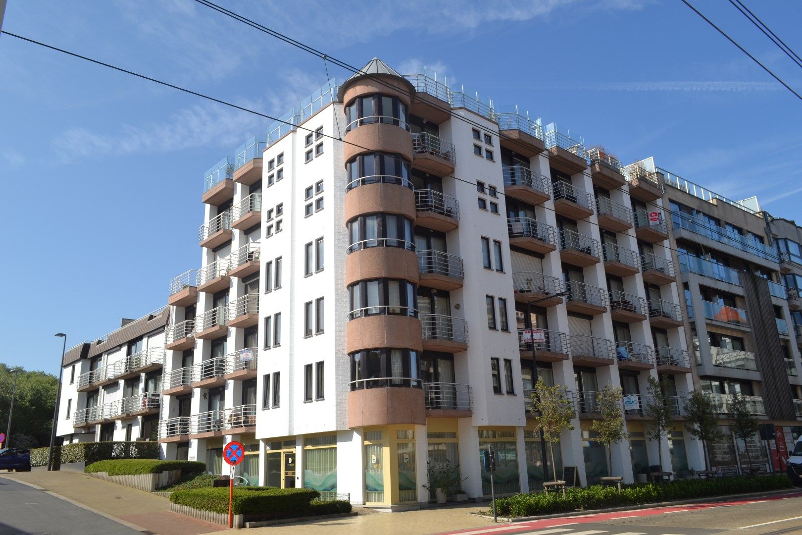 Appartement met slaaphoek om enkele meters van de zeedijk van Oostduijkerke. foto {{pictureIndex}}