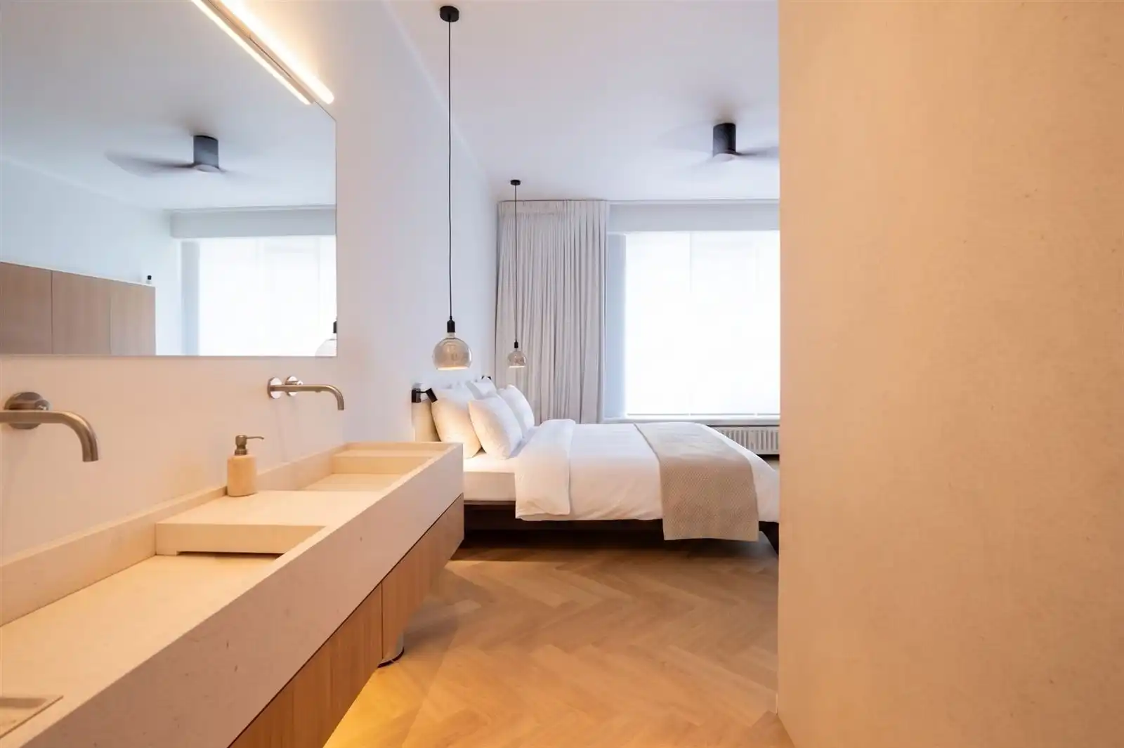 CAMBRE – Uitzonderlijk luxueus gelijkvloersappartement met tuin tegenover Ter Kamerenbos

  foto 21
