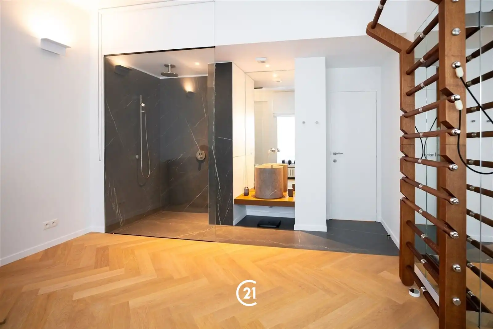 CAMBRE – Uitzonderlijk luxueus gelijkvloersappartement met tuin tegenover Ter Kamerenbos

  foto 21