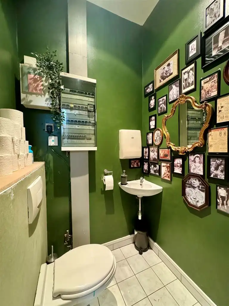 Karaktervolle handelsruimte met diverse mogelijkheden in hartje Maaseik  foto 11