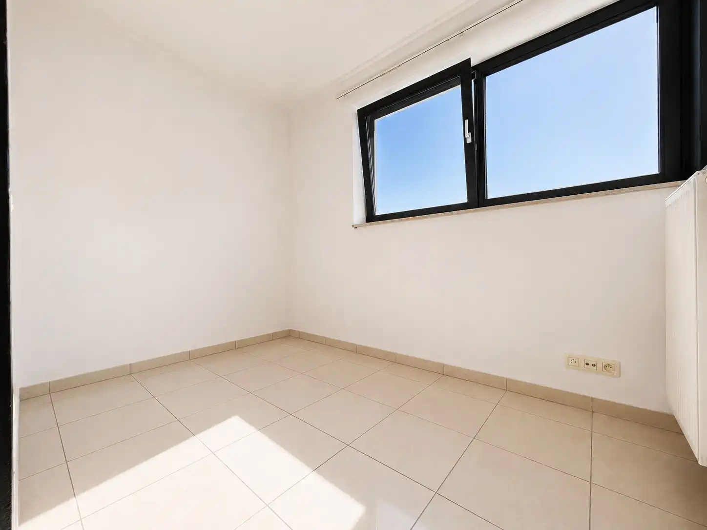 Op te frissen appartement met mooie terrassen te Heist foto 9