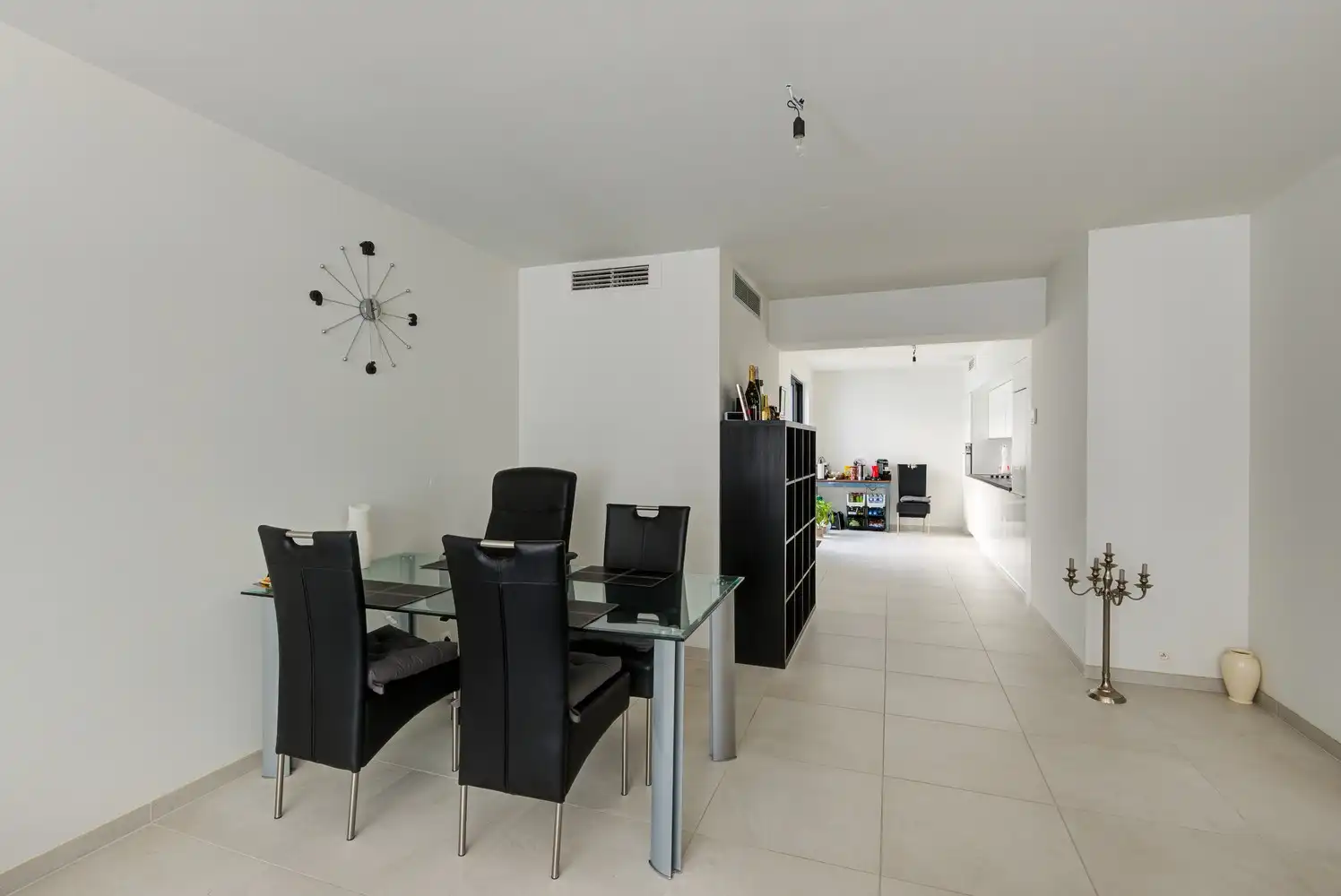 MODERNE WONING MET 2 SLAAPKAMERS, 2 TERRASSEN EN GARAGE IN HET CENTRUM VAN HOESELT foto 7