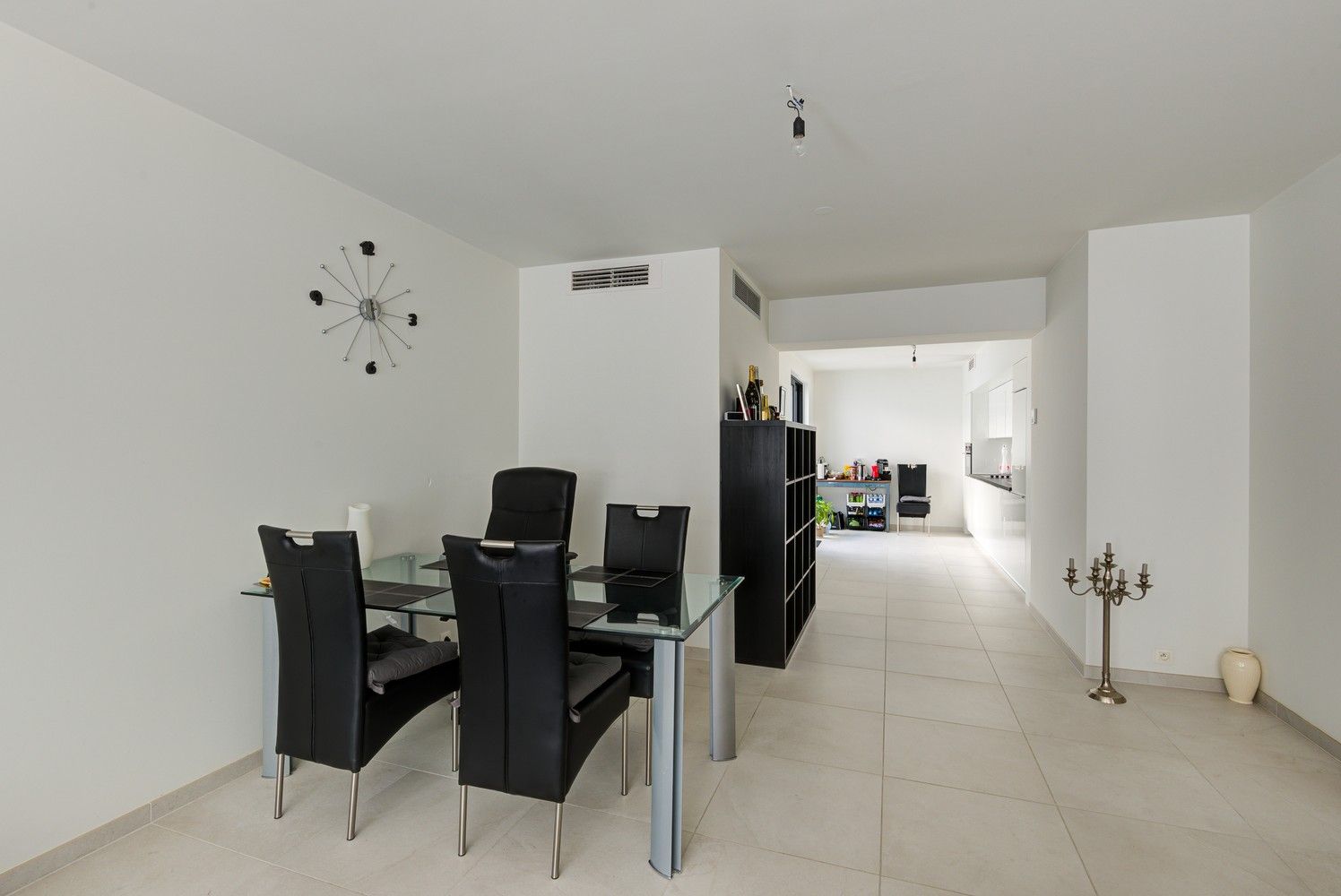 MODERNE WONING MET 2 SLAAPKAMERS, 2 TERRASSEN EN GARAGE IN HET CENTRUM VAN HOESELT foto 7