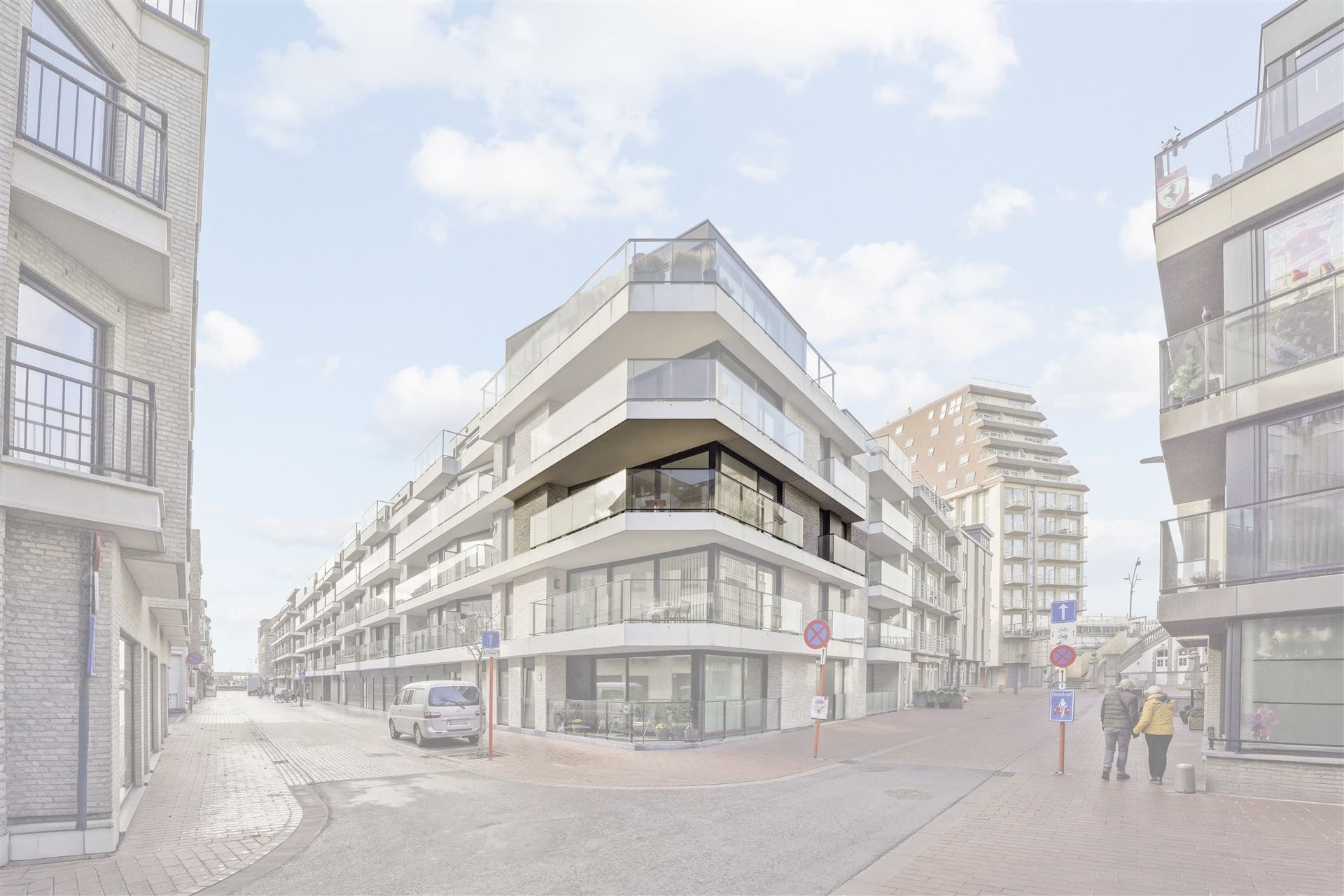 INSTAPKLAAR / RECENT GEBOUW  foto 33