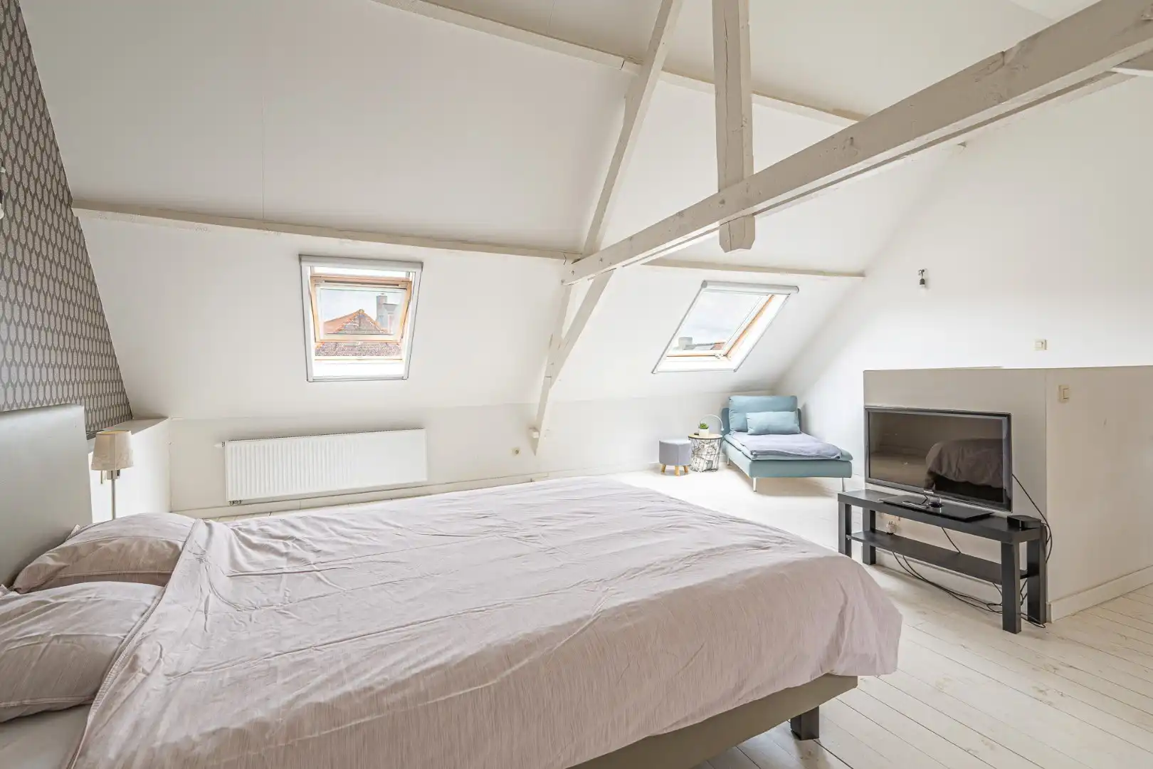 Instapklare karaktervolle woning met 4 slaapkamers en stadstuin in Roeselare foto 5