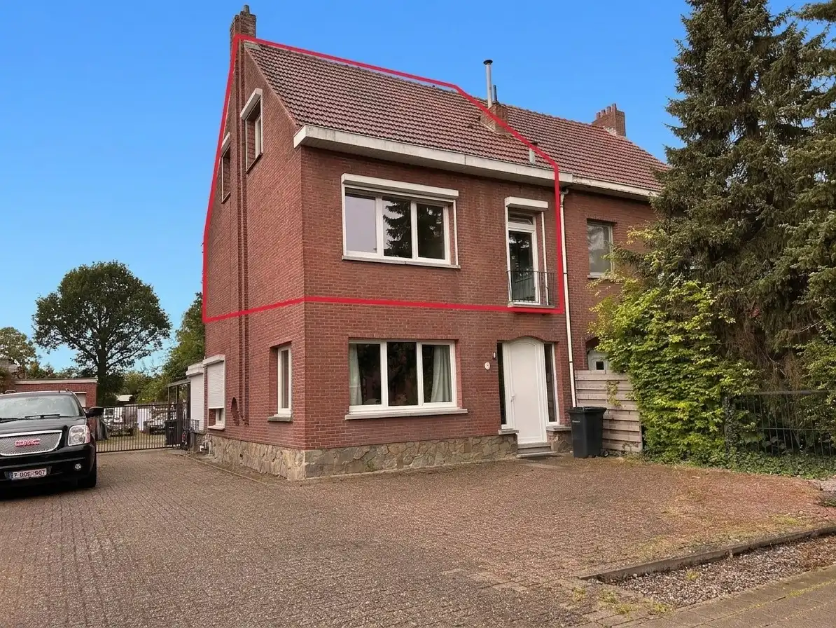Lichtrijk appartement met 2 slaapkamers en bureau vlakbij openbaar vervoer en invalswegen foto {{pictureIndex}}