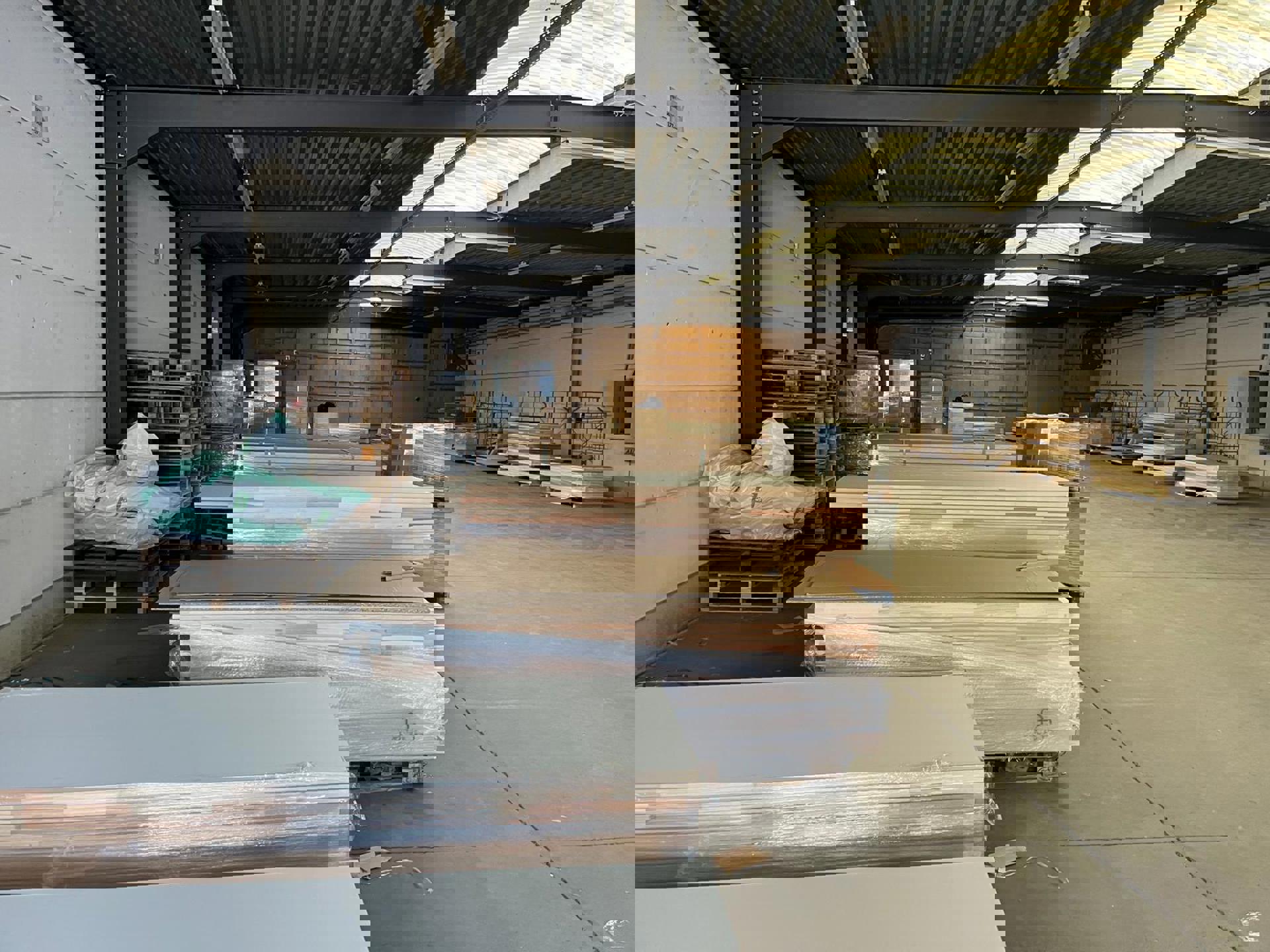 Magazijn 1020m² met kantoor te huur  foto 4