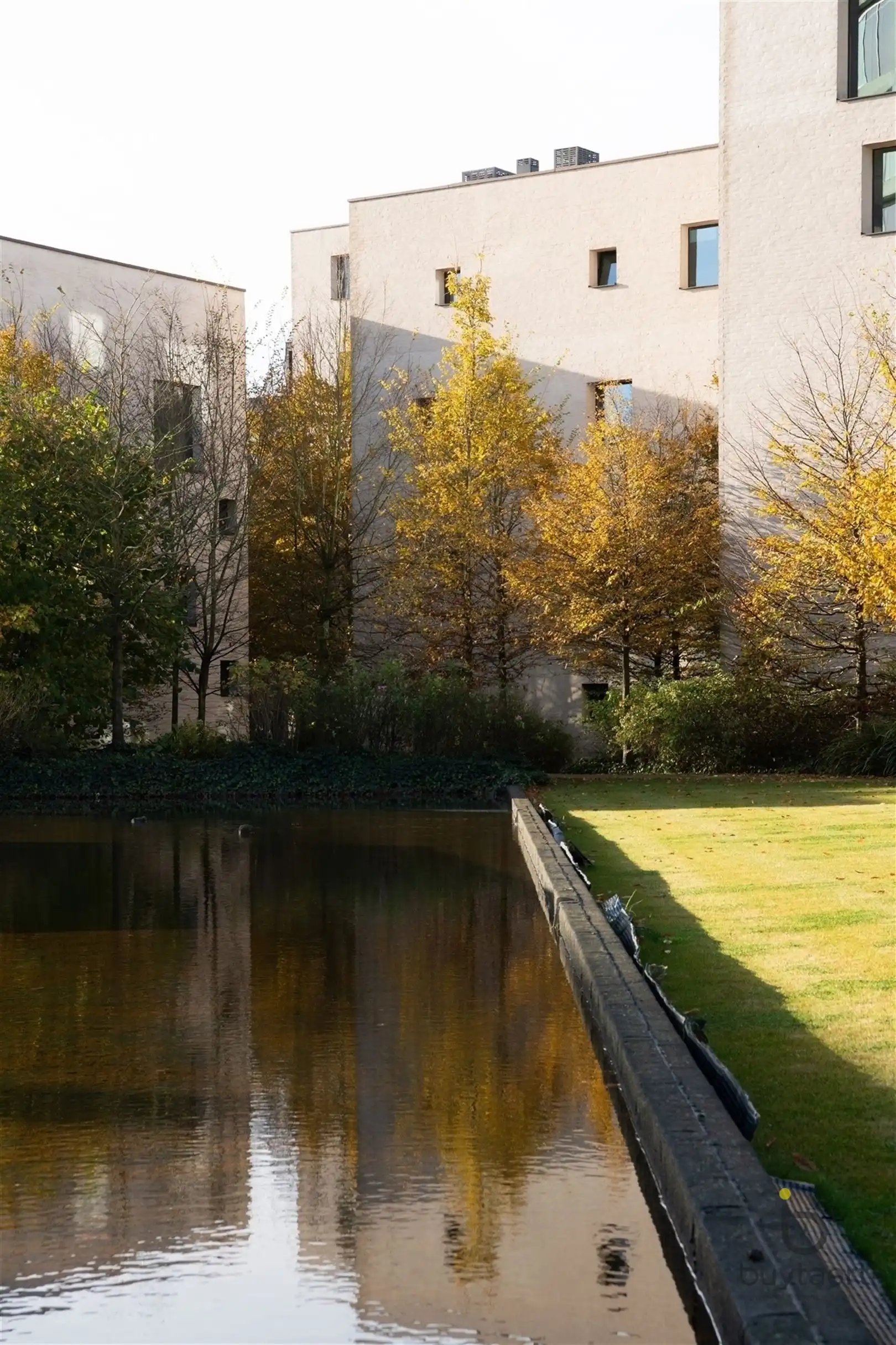 RUIM EN LICHTRIJK WONEN OP DE BOVENSTE VERDIEPING OP DE KANAALSITE VAN AXEL VERVOORDT foto 26