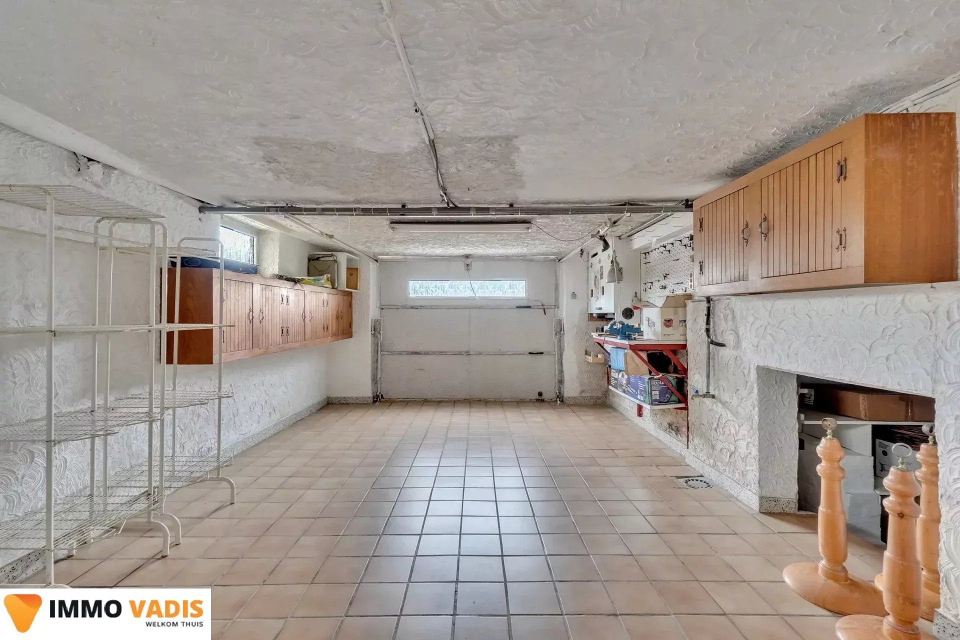 Te renoveren woning met  garage en mooie tuin foto 22