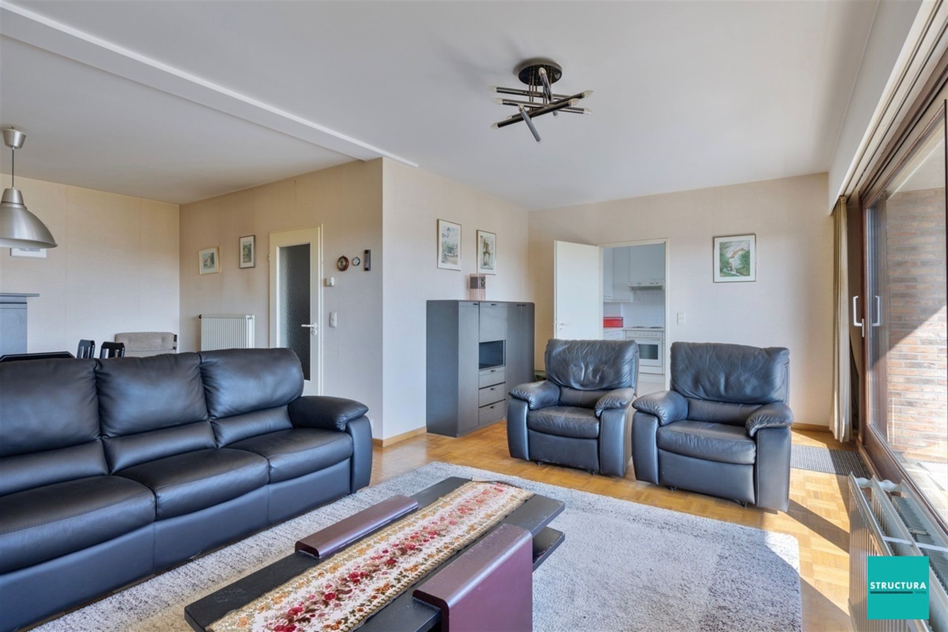 Ruim 2-slaapkamerappartement te Laken

. foto 6