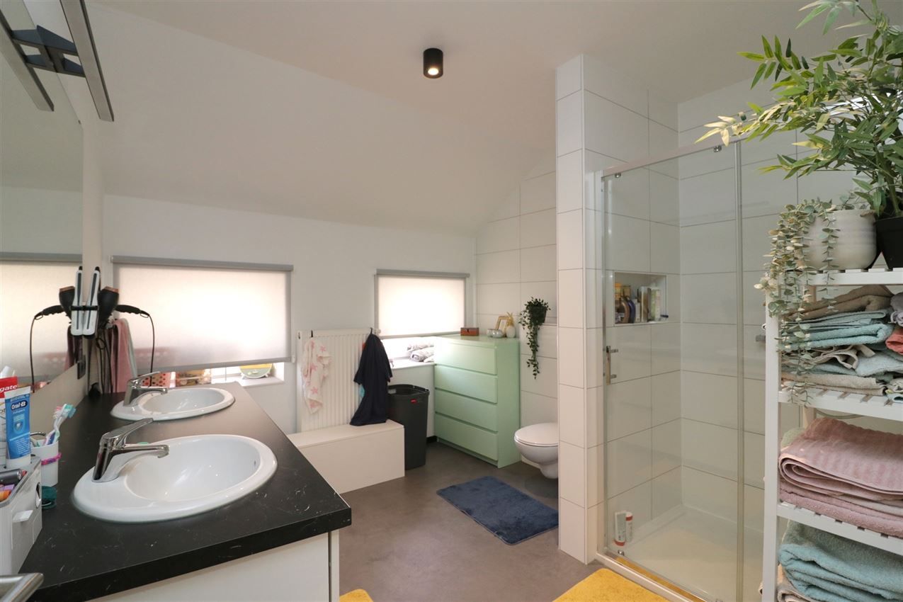 Gerenoveerde woning met tuin op rustige locatie foto 27
