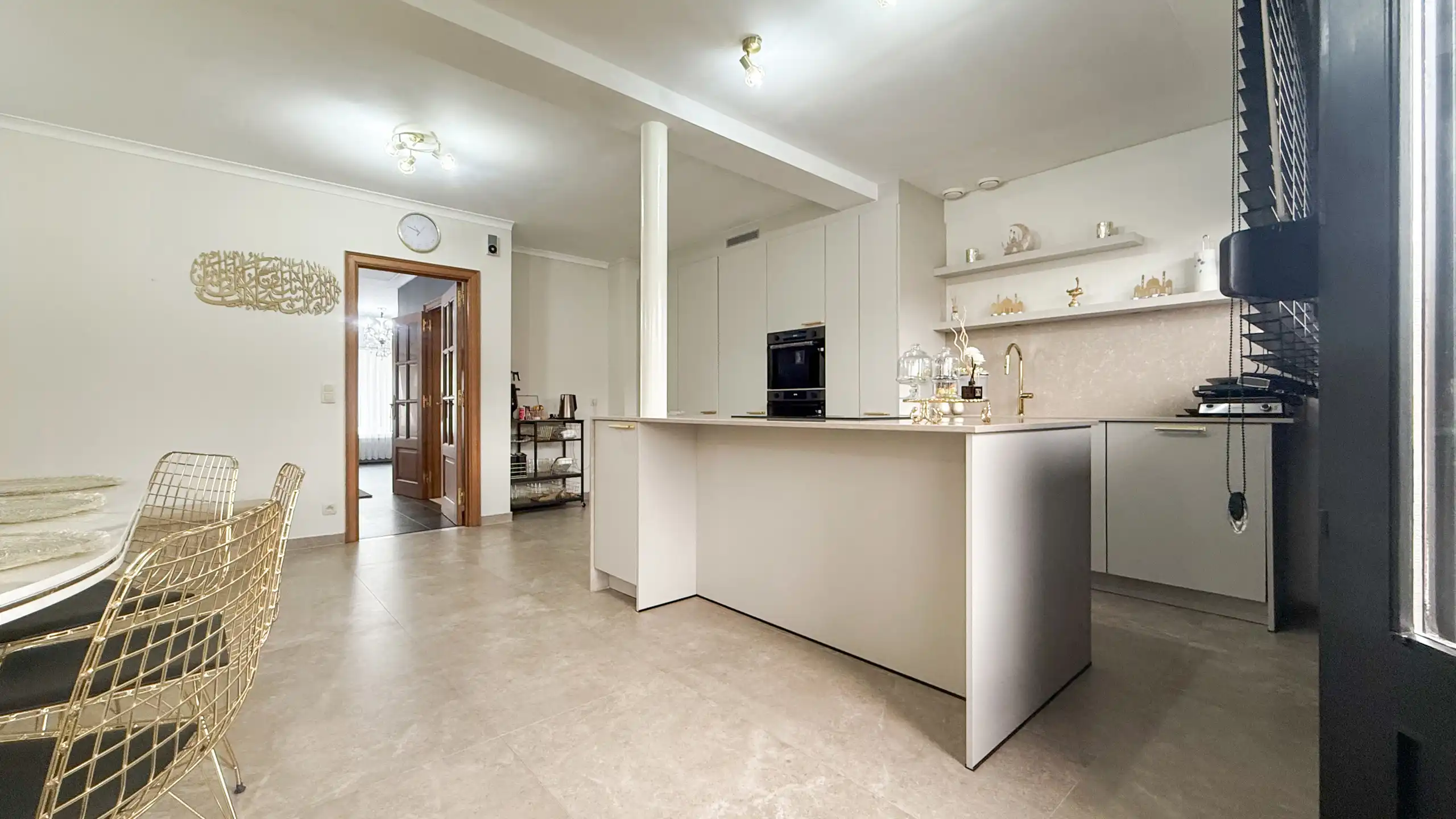 Volledig gerenoveerde woning met 3 slpks + garage en tuin! foto 16