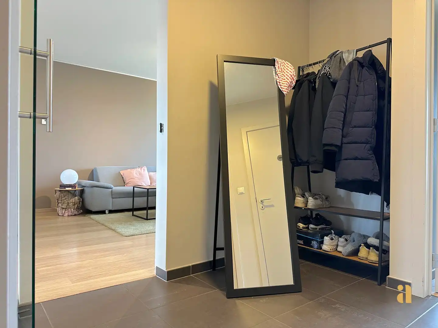 Zon, ruimte & torens: dit lichtrijke appartement heeft het allemaal! foto 13