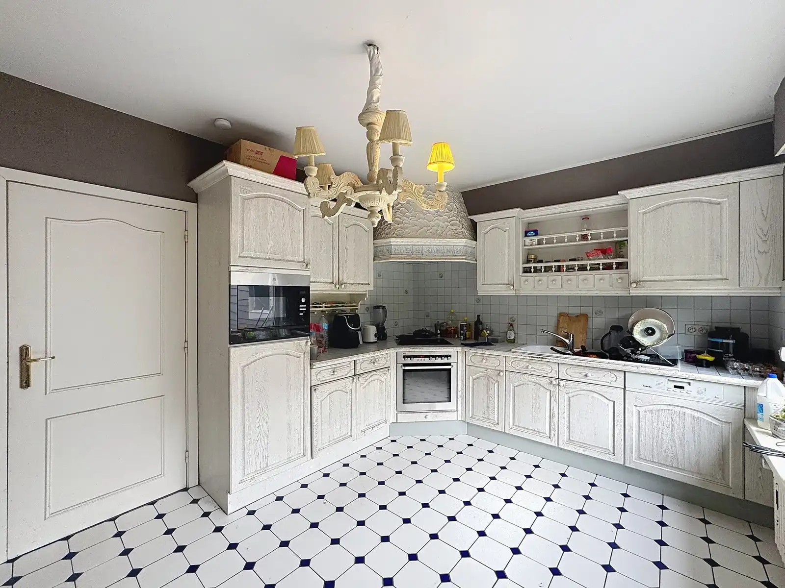 BEDRIJFSGEBOUW te koop in Zedelgem, bestaande uit MAGAZIJN (265m²) en WONING (3/4 slpkms, garage en tuin). Inclusief ZONNEPANELEN en BATTERIJ! foto 9