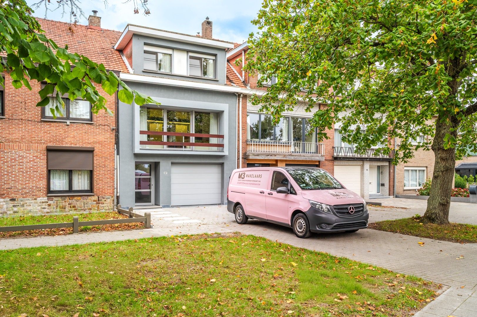 Praktische bel-etagewoning met 3 slaapkamers en tuin. foto {{pictureIndex}}