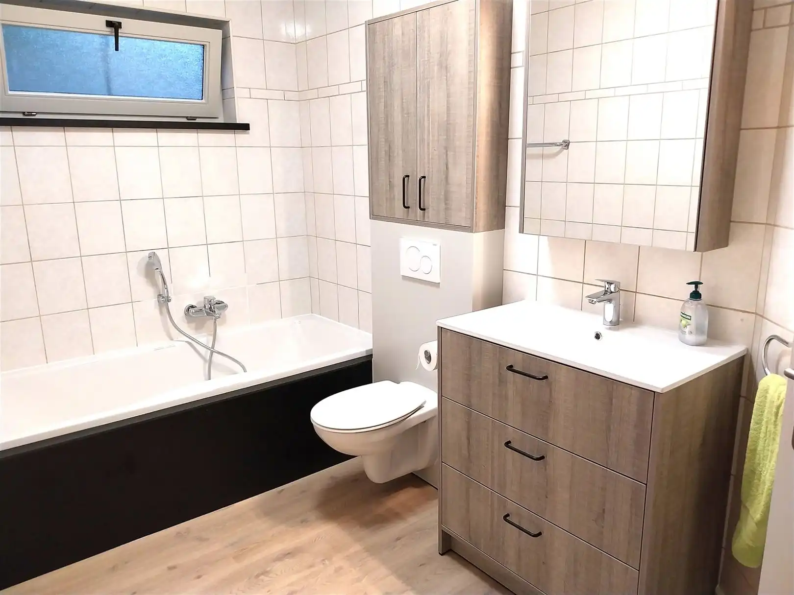 TE HUUR: Gelijkvloers appartement met 2 slaapkamers in het centrum van Zolder! foto 7