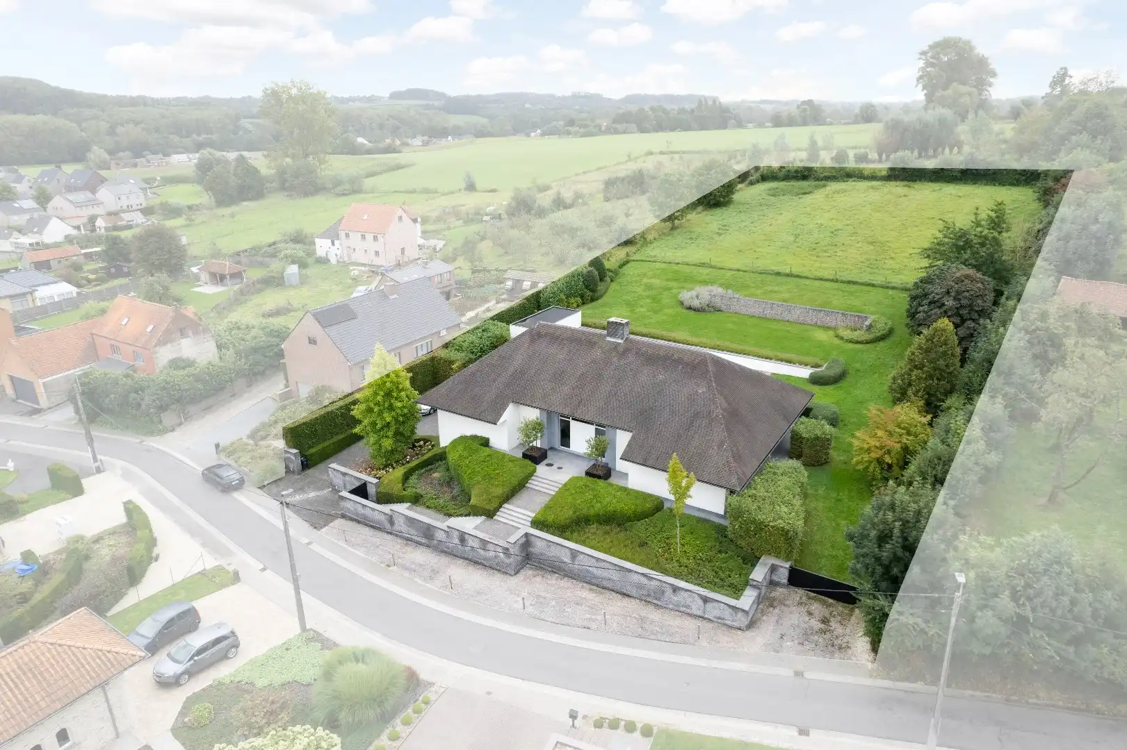 Luxe Villa te Michelbeke van 519m² bewoonbare oppervlakte op perceel van 6044m² foto {{pictureIndex}}