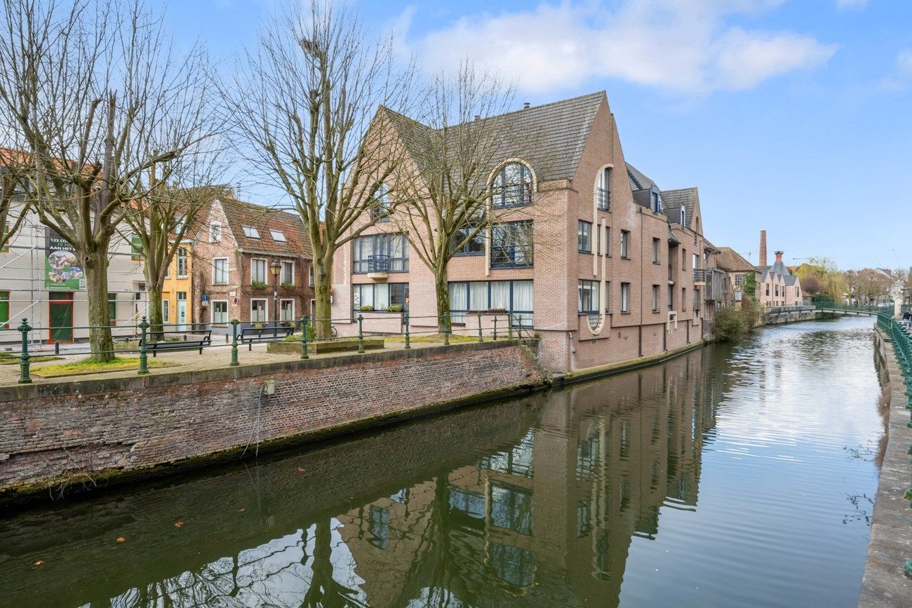 Palend aan de Lieve: Comfortabel appartement met lift, garage en 2 slaapkamers in het Prinsenhof foto {{pictureIndex}}