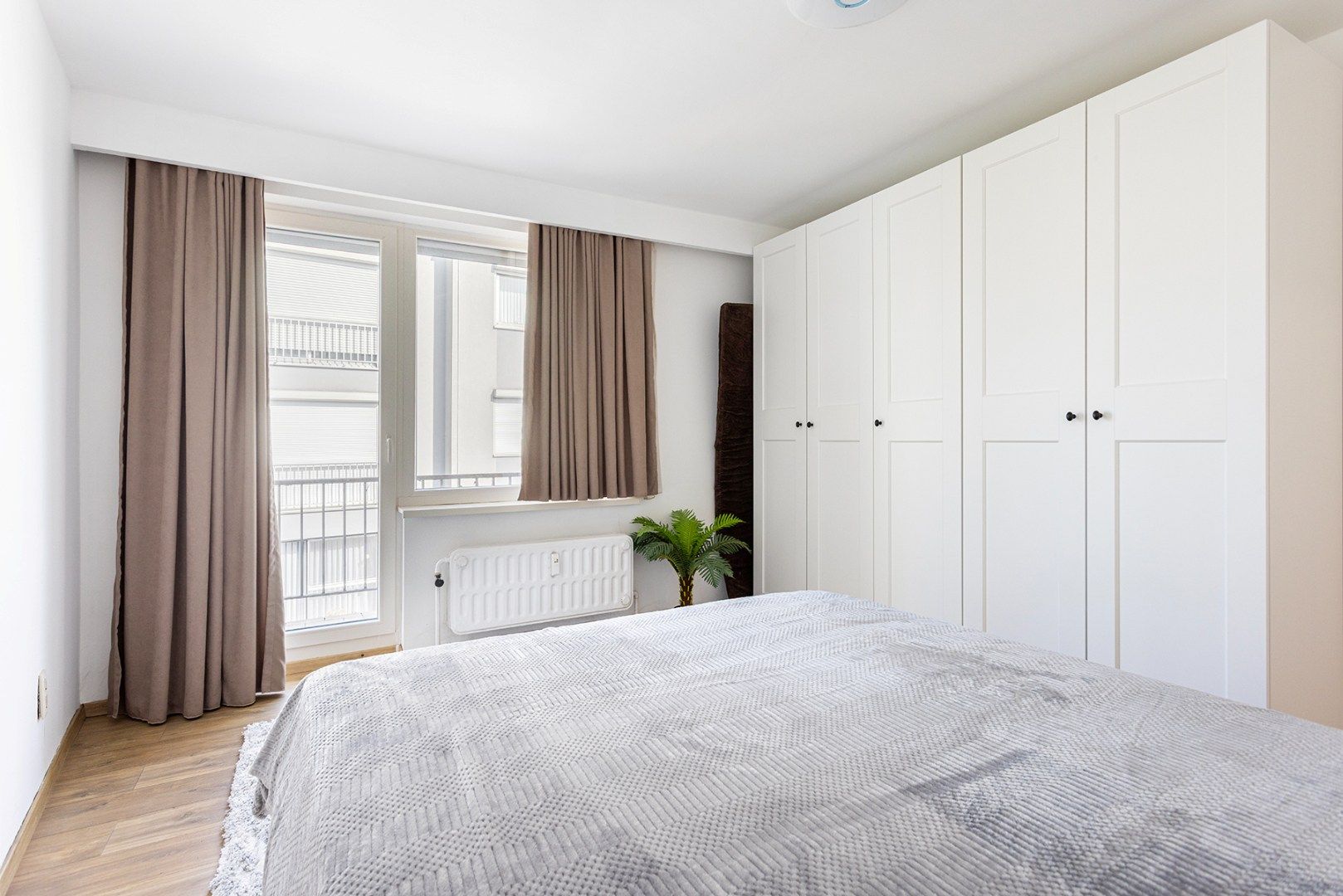 Instapklaar hoekappartement met 2 slaapkamers en terras! foto 3