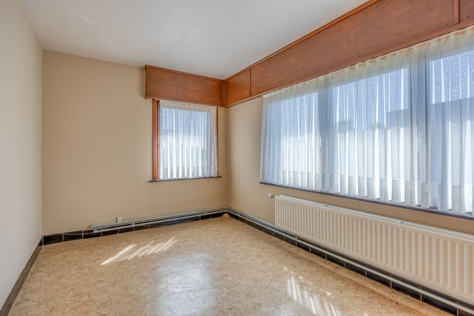 Ruime op te frisse woning op een perceel van 2.210 m² ! foto 19