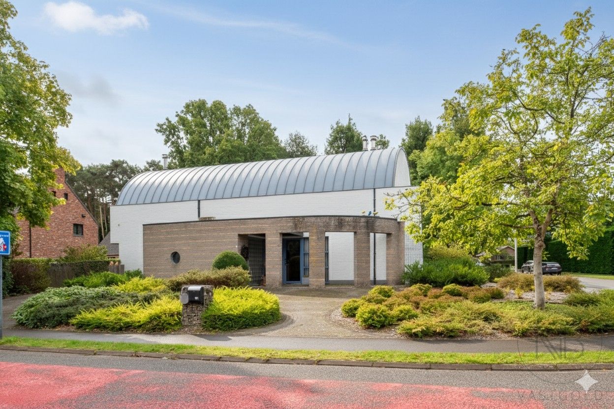 Moderne villa  met zwembad op toplocatie in Genk - instapklaar en future-proof foto {{pictureIndex}}