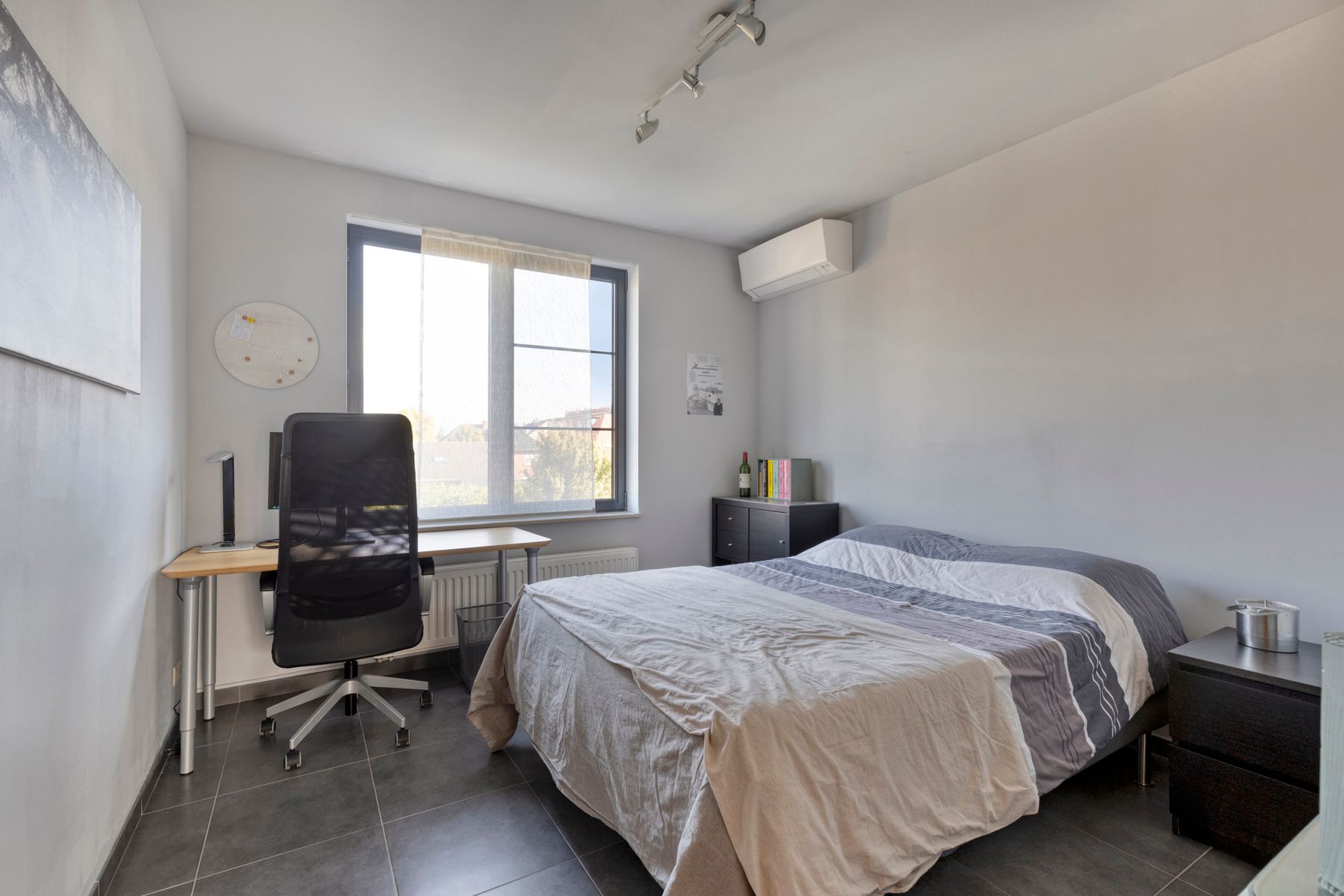 Ruime woning met 4 slaapkamers, garage en tuin foto 15