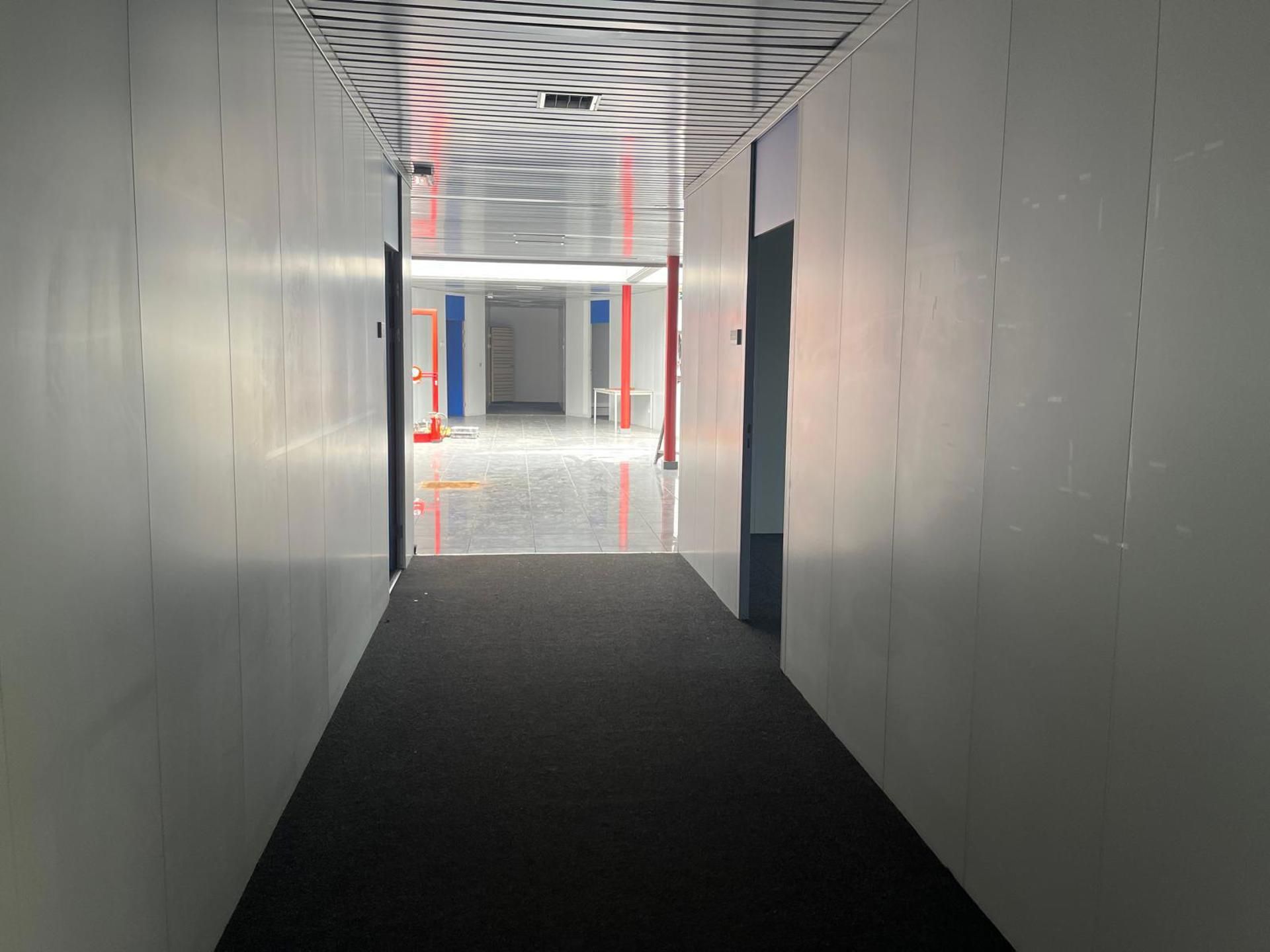 Showroom/kantoor ca. 600m² met veel lichtinval te Malle foto 8