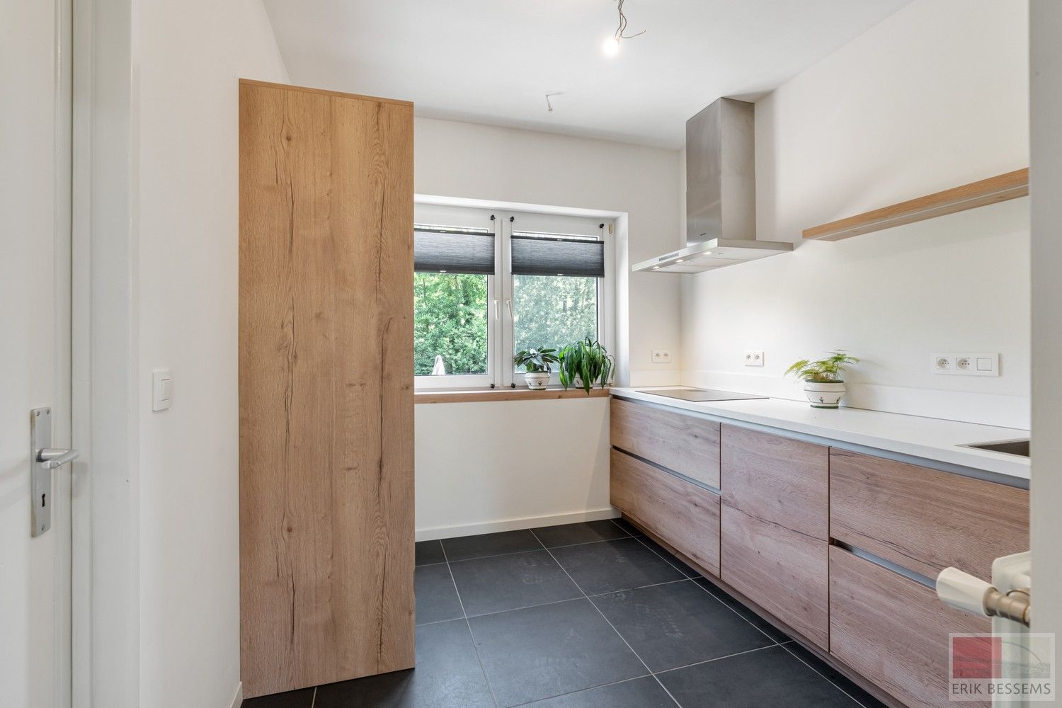 Halfvrijstaande woning uit 1969 op een perceel van 635m², woonopp. 154 m² foto 4