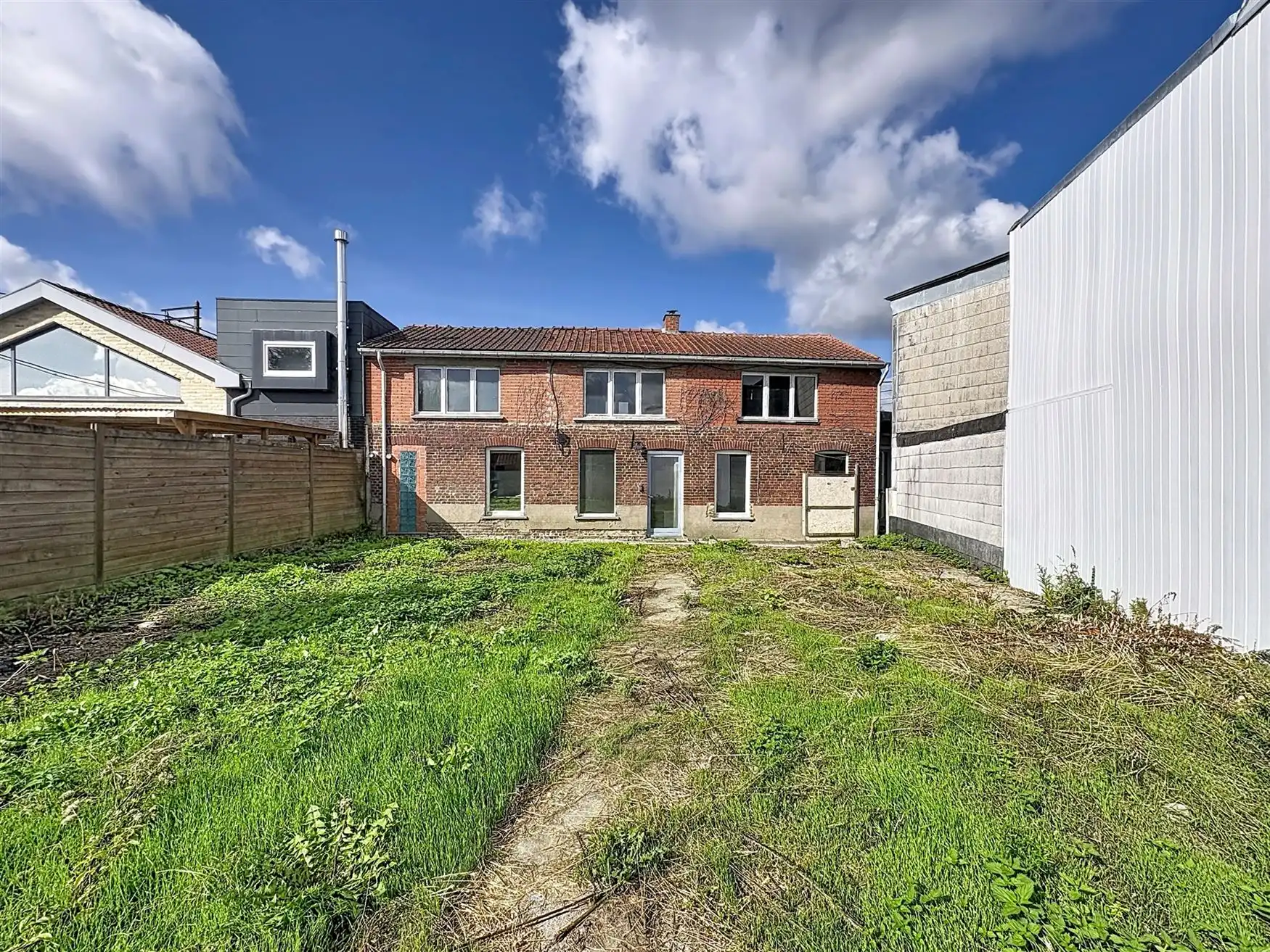 Hoofdfoto van de publicatie: Renovatiewoning met ruime tuin nabij Muziekbos