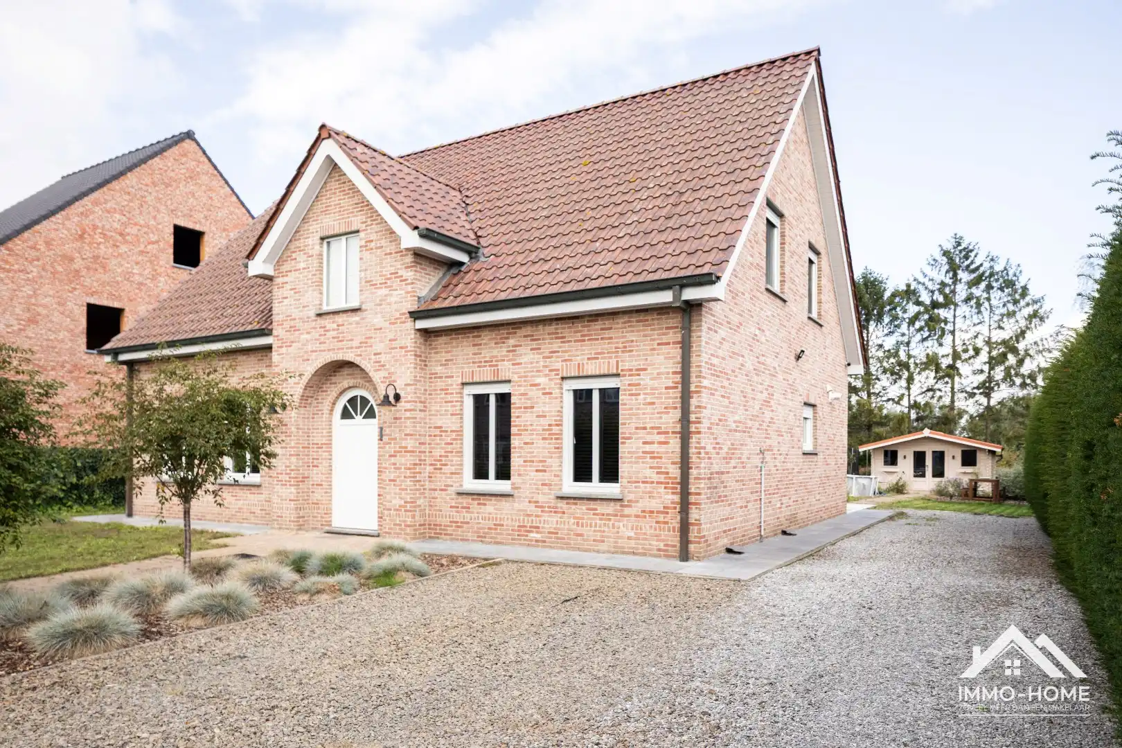 Knappe vrijstaande woning met ruime grond op landelijke ligging!  foto {{pictureIndex}}