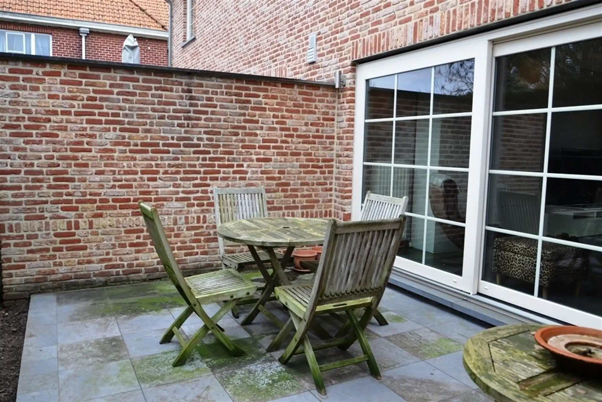 Mooi gelegen lichtrijke woning met terras en voortuintje. foto 10