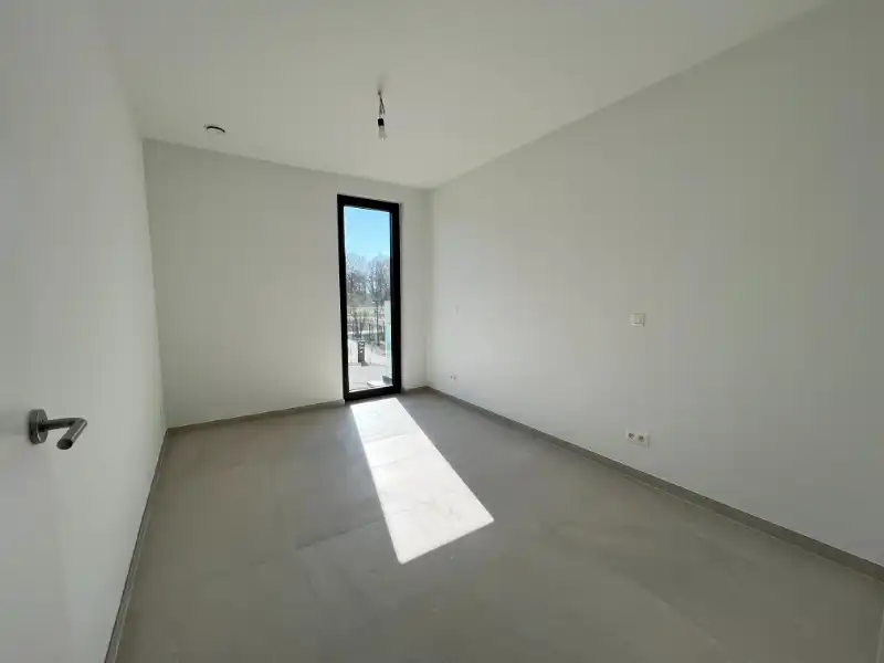 App met 2  slpkm, garage en kelderberging foto 10