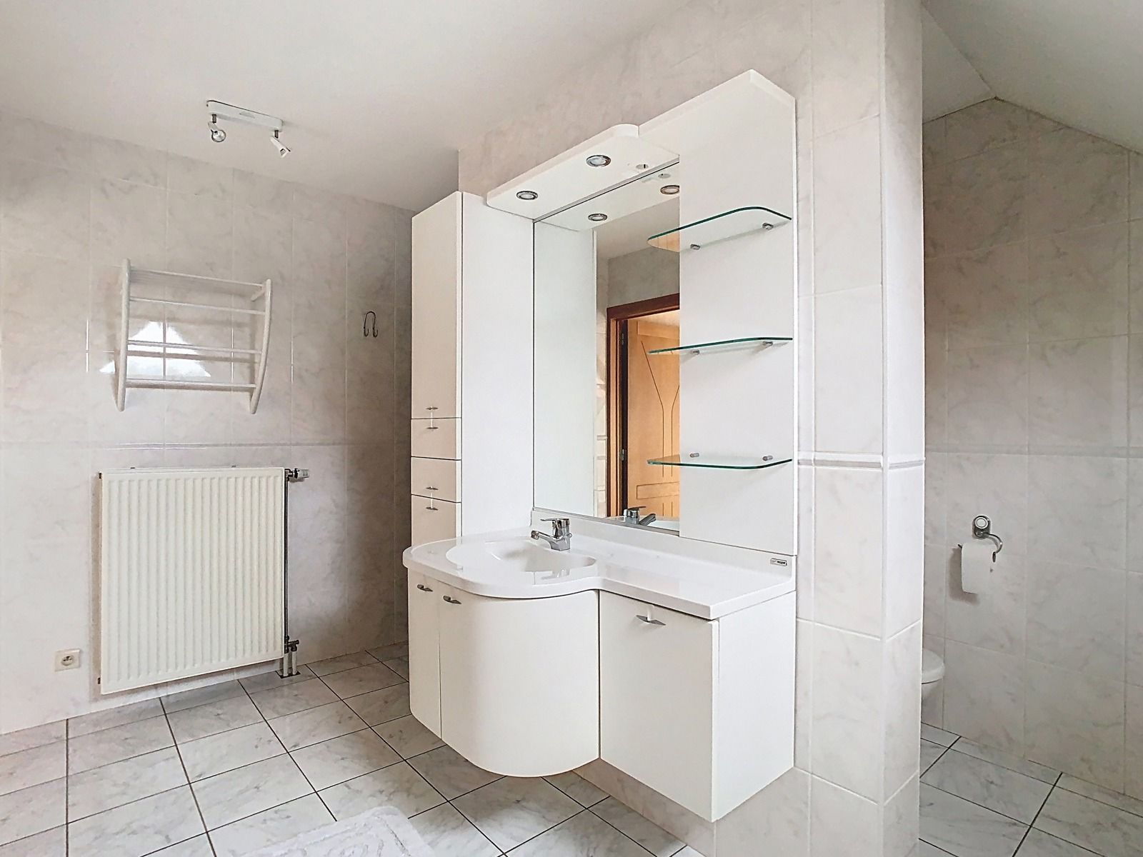 Instapklare woning met 3 SLPK, 2 badkamers, Garage én Tuin! foto 15