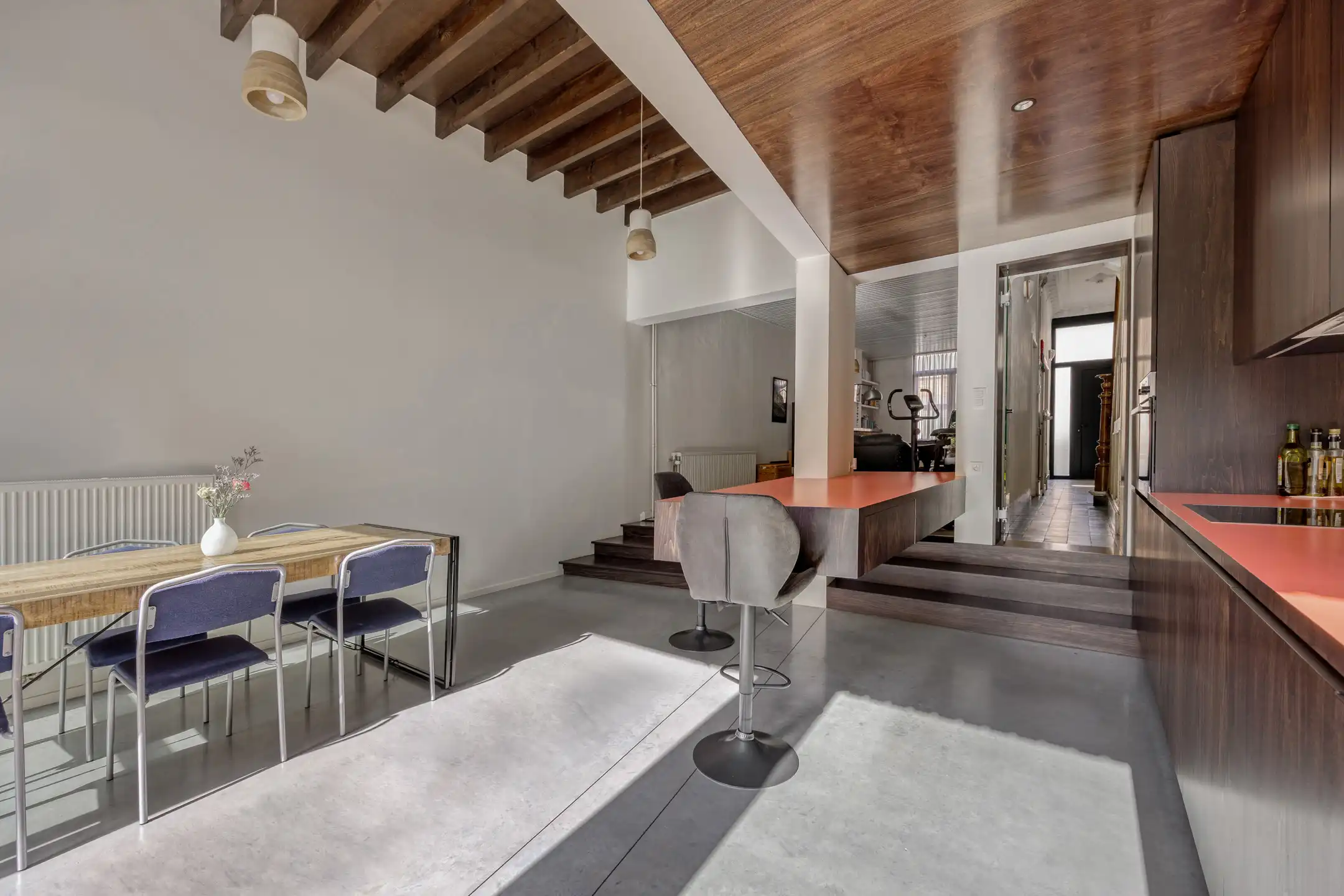 Karaktervolle woning met diepe tuin in Wommelgem foto 4