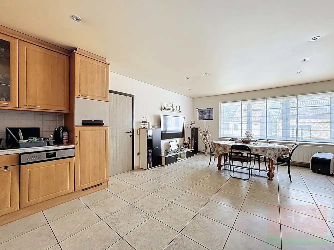 Instapklaar appartement met 2 kamers en terras te Sint-Lievens-Houtem foto 3