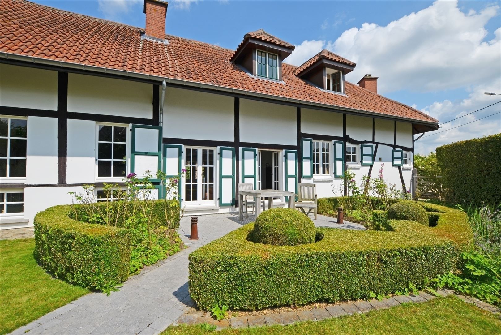 Landelijk gelegen vierkantshoeve op ±1.4Ha foto 4