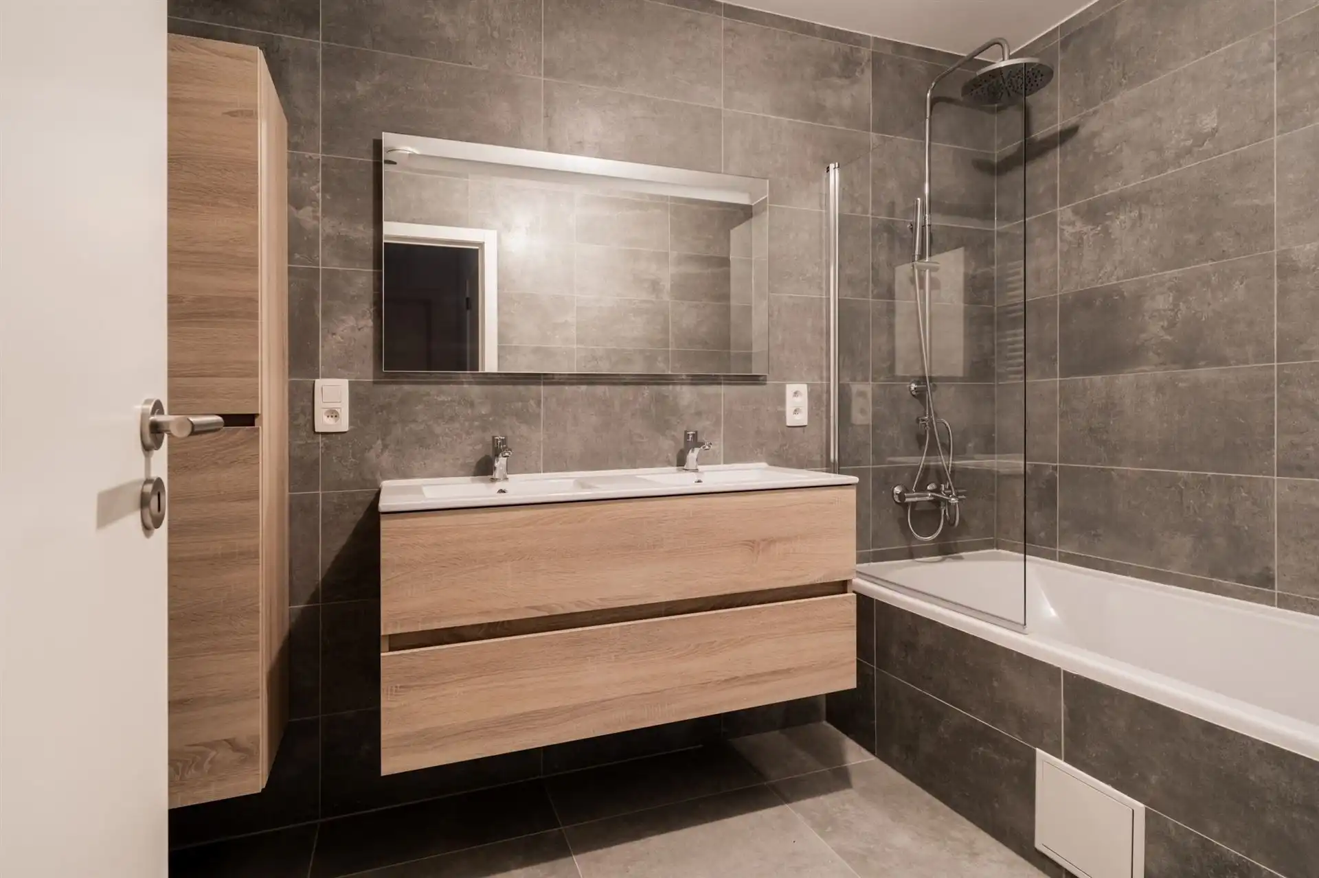 Prachtige nieuwe 2 slpk duplex met binnenplaats/terras ! foto 9