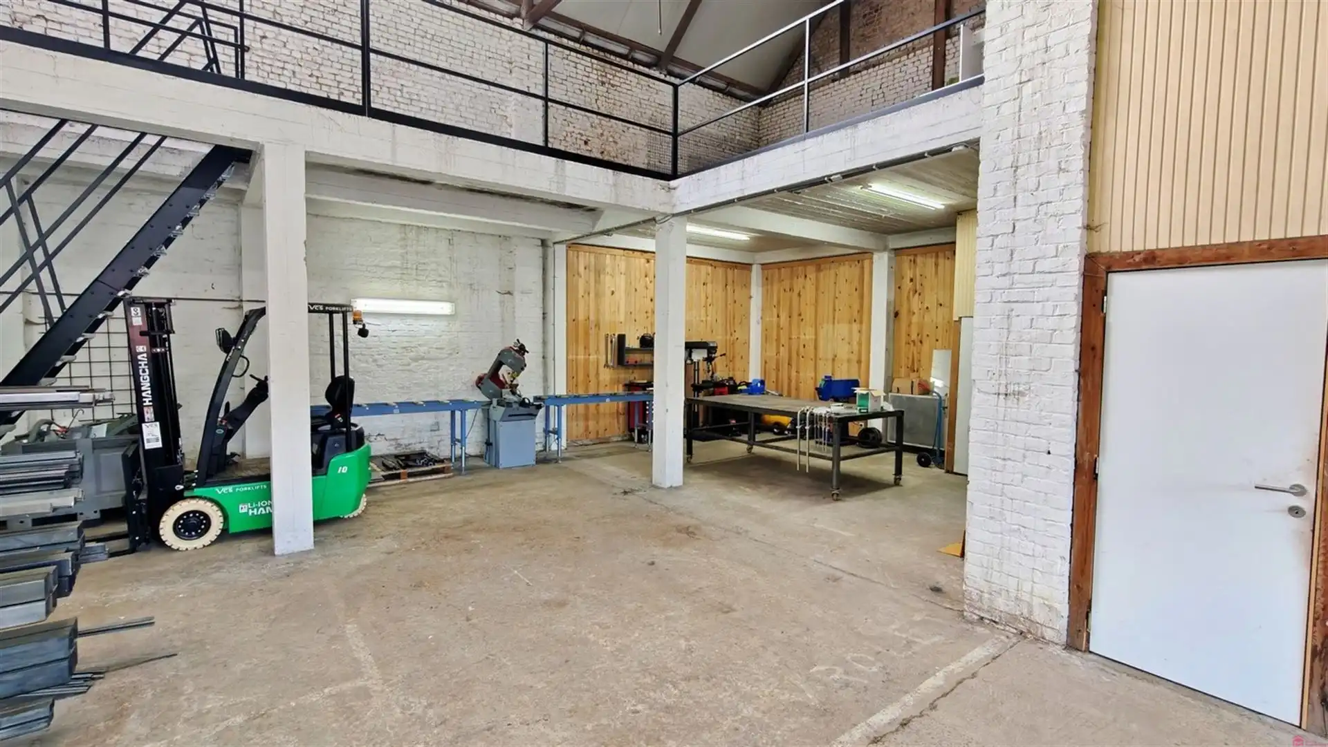 Goed gelegen magazijn/loods te Kortrijk foto 4