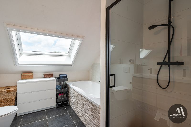 Recente energiezuinige woning met grote tuin foto 16