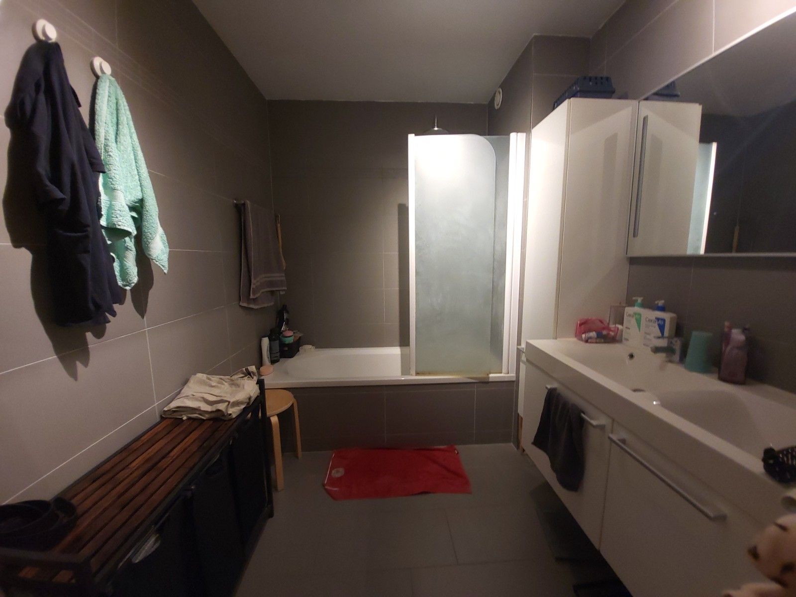 Modern 2-slaapkamerappartement nabij centrum foto 8