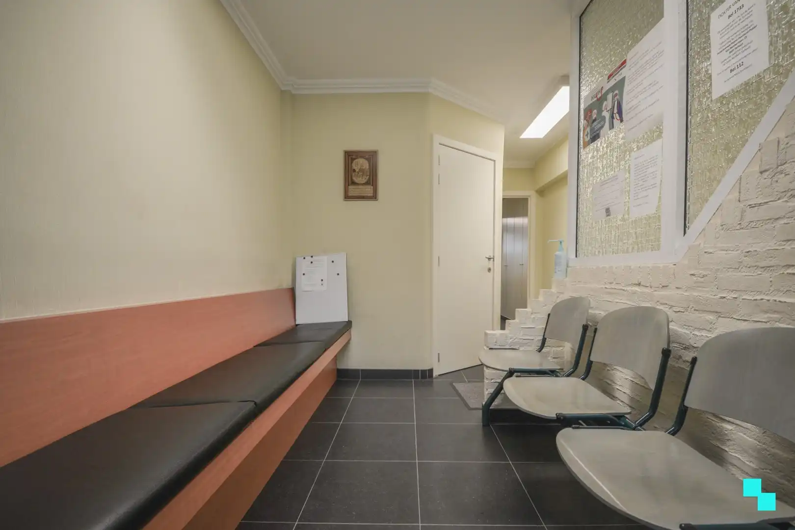 Verrassend ruime HOB met praktijk te Sint-Henricus foto 13