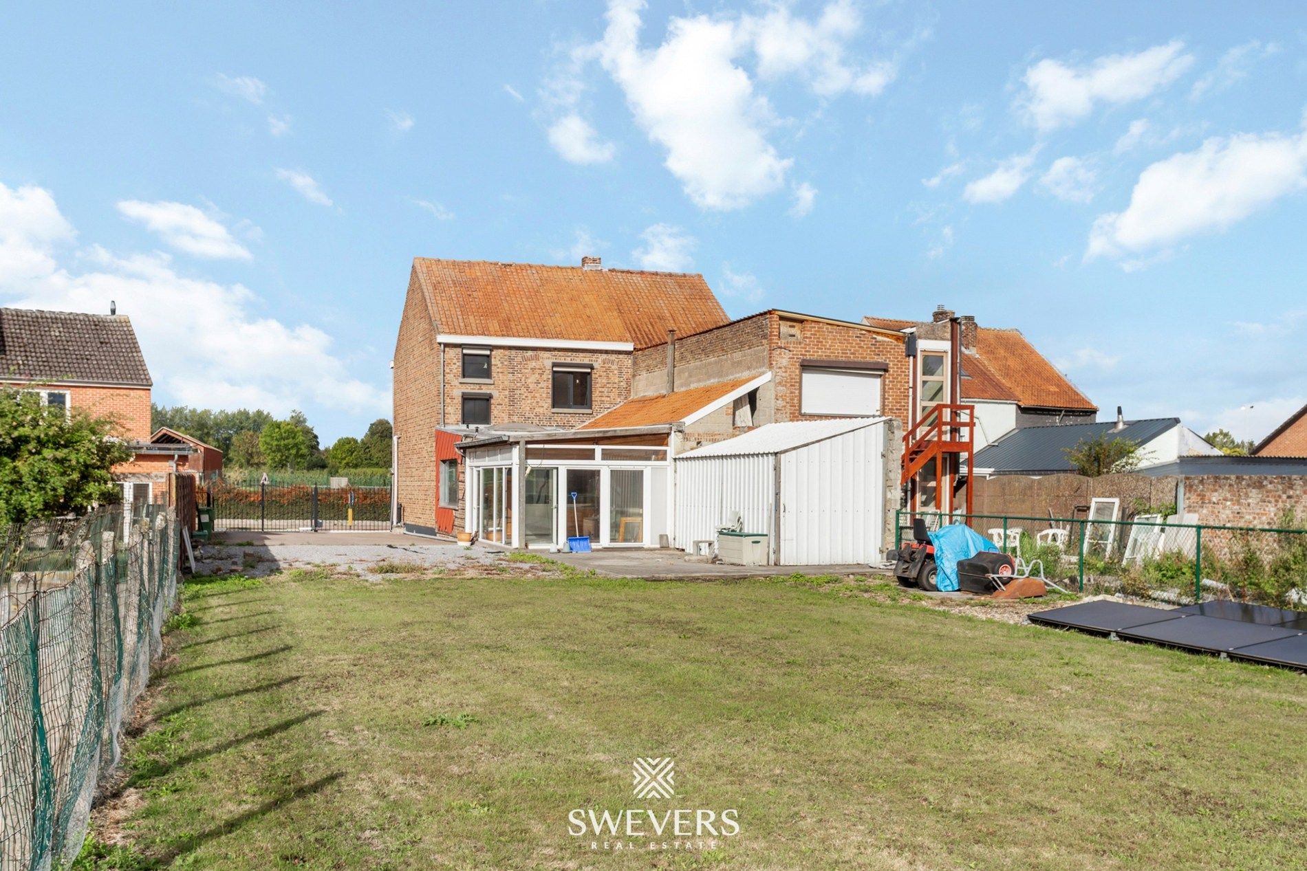 Instapklare woning met zonnepanelen en bouwgrond foto 27