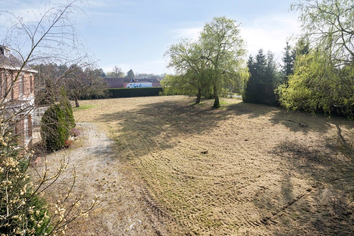 Te renoveren karaktervolle herenwoning op een prachtig perceel van 56 are. foto 37