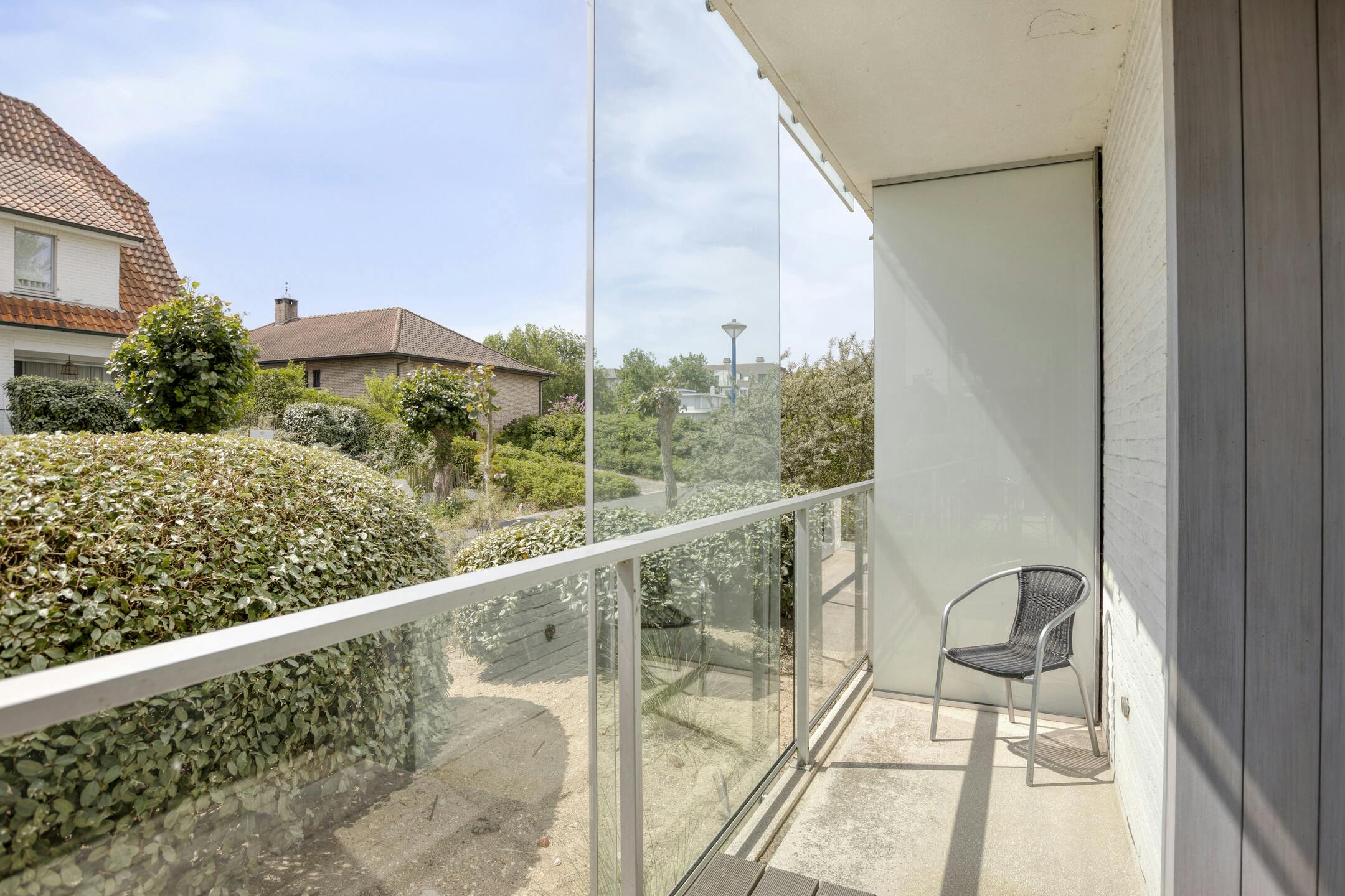 Modern appartement van Rietveld op enkele passen van zee! foto 8