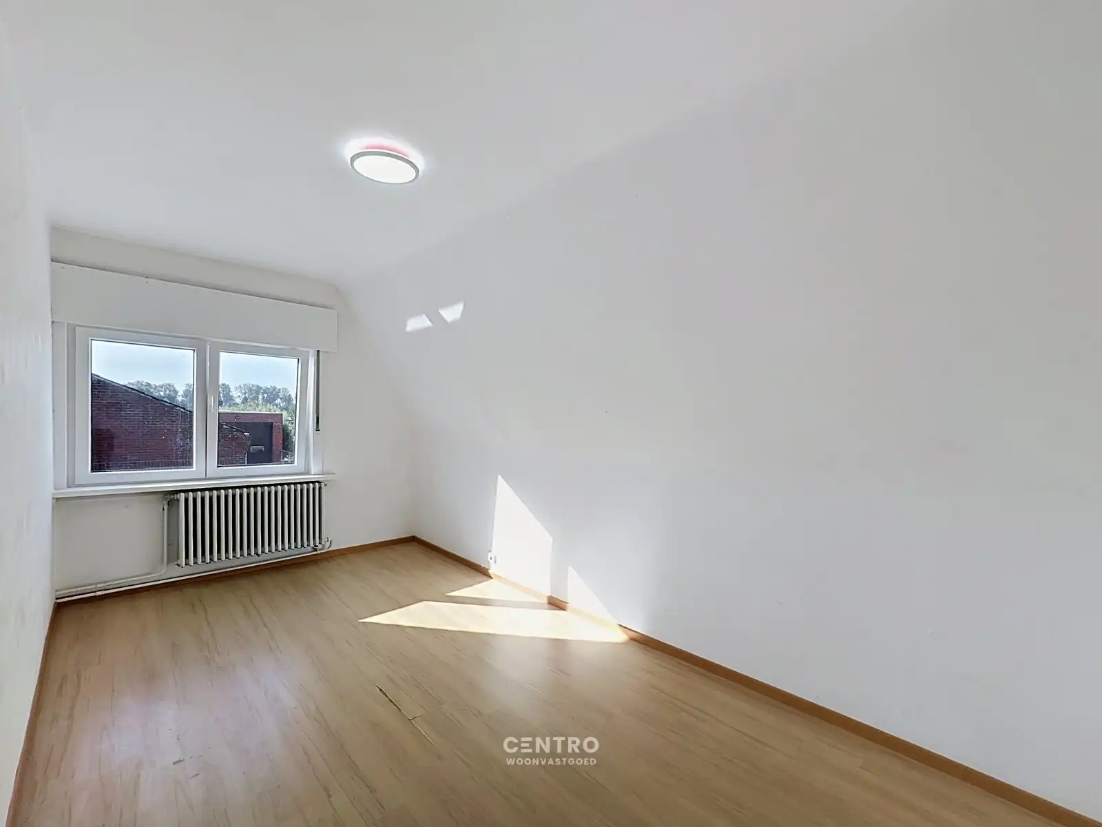 Instapklare woning met 4/5 slpks en RUIME polyvalente ruimte/magazijn (circa 700m²)! foto 14
