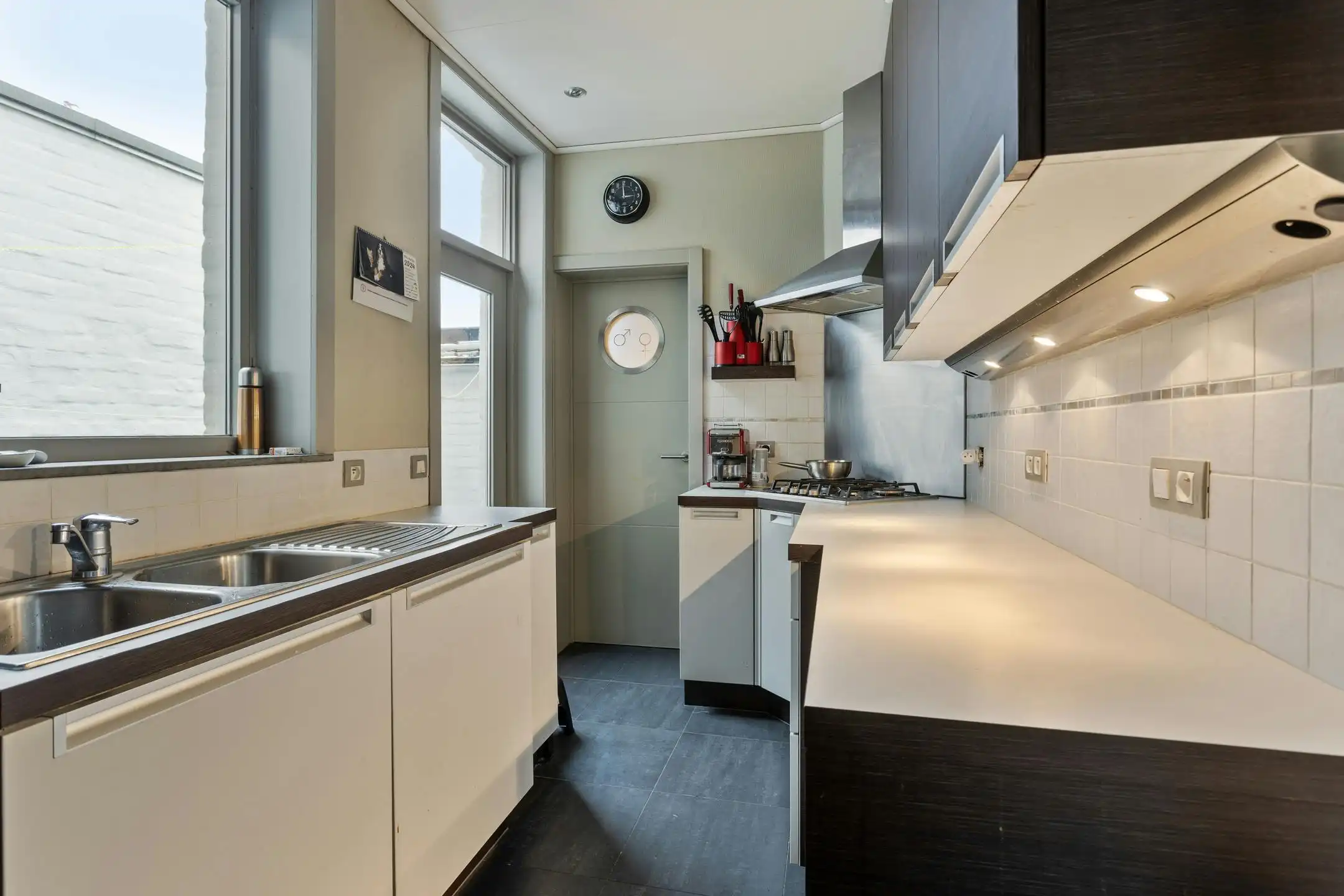 Charmante woning met 3 slaapkamers en koer in centrum Brugge foto 7