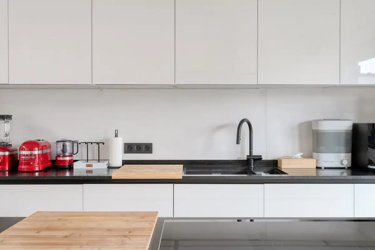 Gerenoveerde woning te koop in Heule met EPC A, conforme elektriciteit en ruime slaapkamers. foto 6