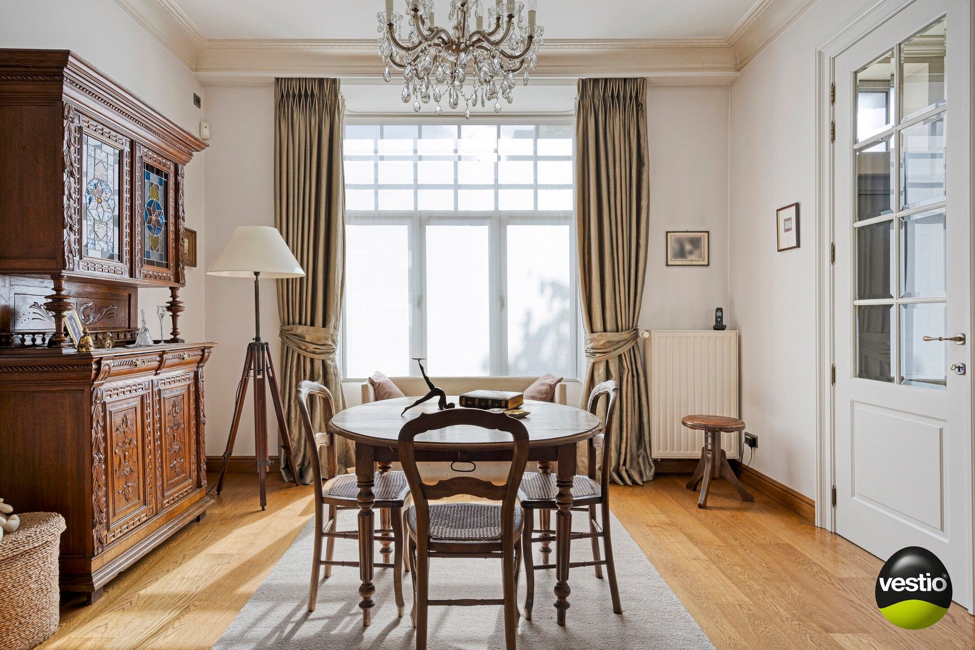Instapklare herenwoning met garage en knappe stadstuin op topligging in Hasselt. foto 4